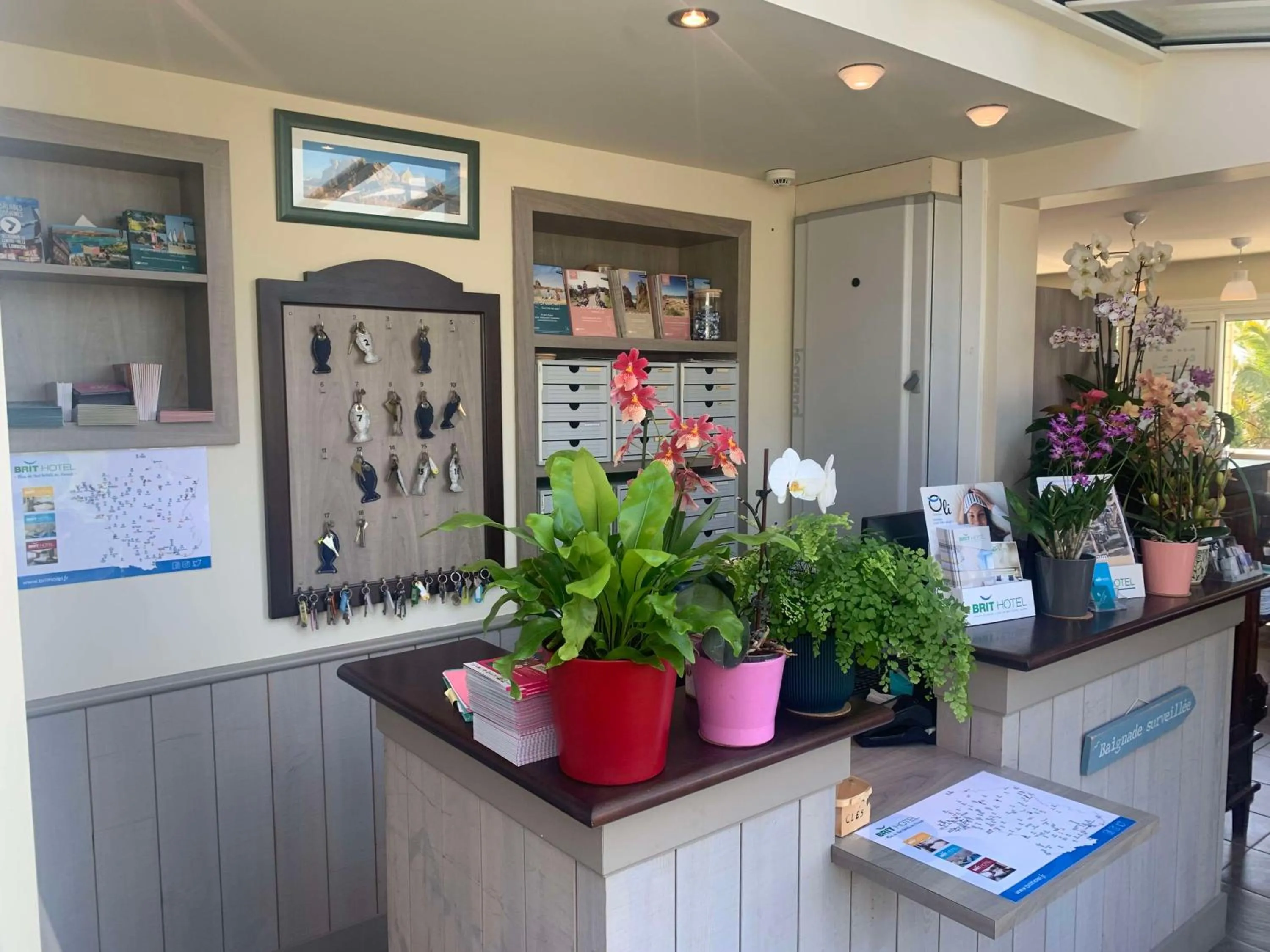 Lobby or reception in BRIT HOTEL Lannion-Perros Guirec
