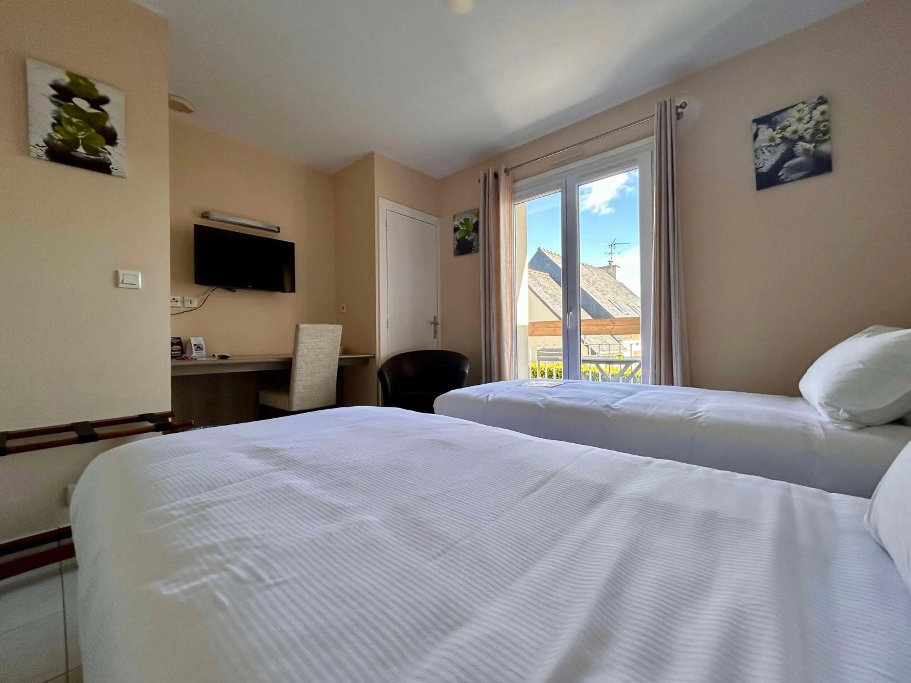 Bedroom, Bed in BRIT HOTEL Lannion-Perros Guirec