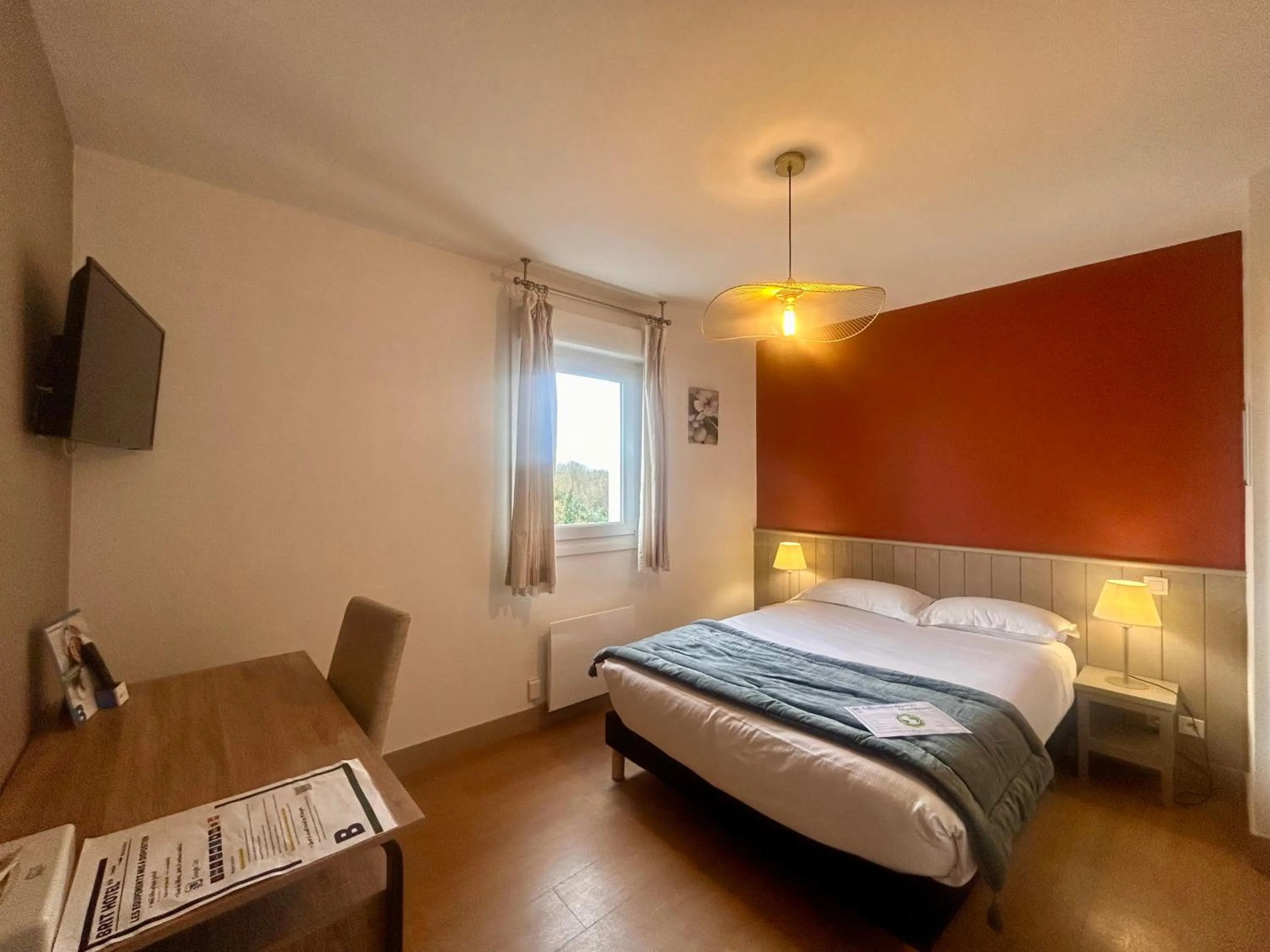 Bed in BRIT HOTEL Lannion Perros-Guirec