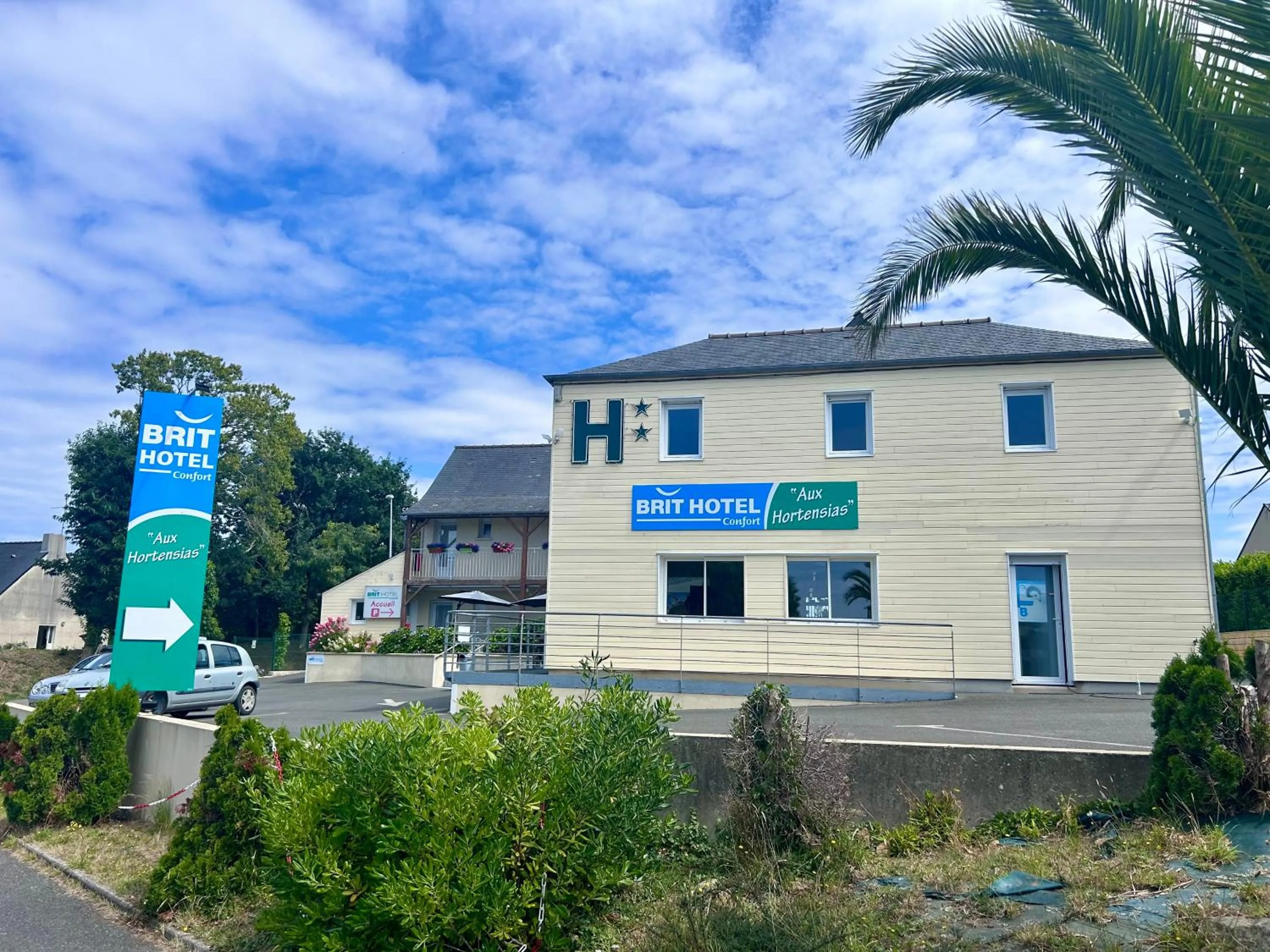 Property building in BRIT HOTEL Lannion-Perros Guirec