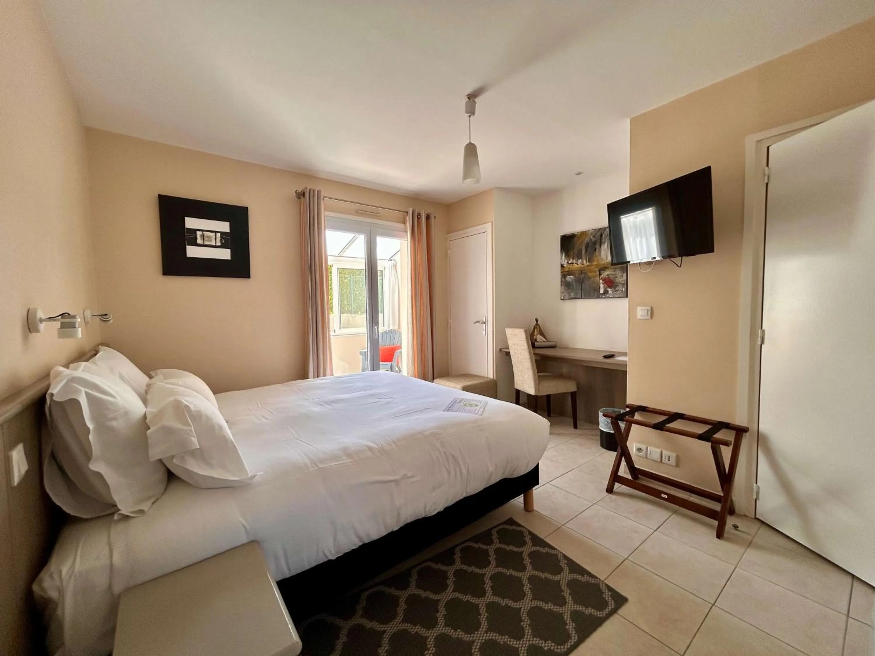 Bedroom, Bed in BRIT HOTEL Lannion-Perros Guirec