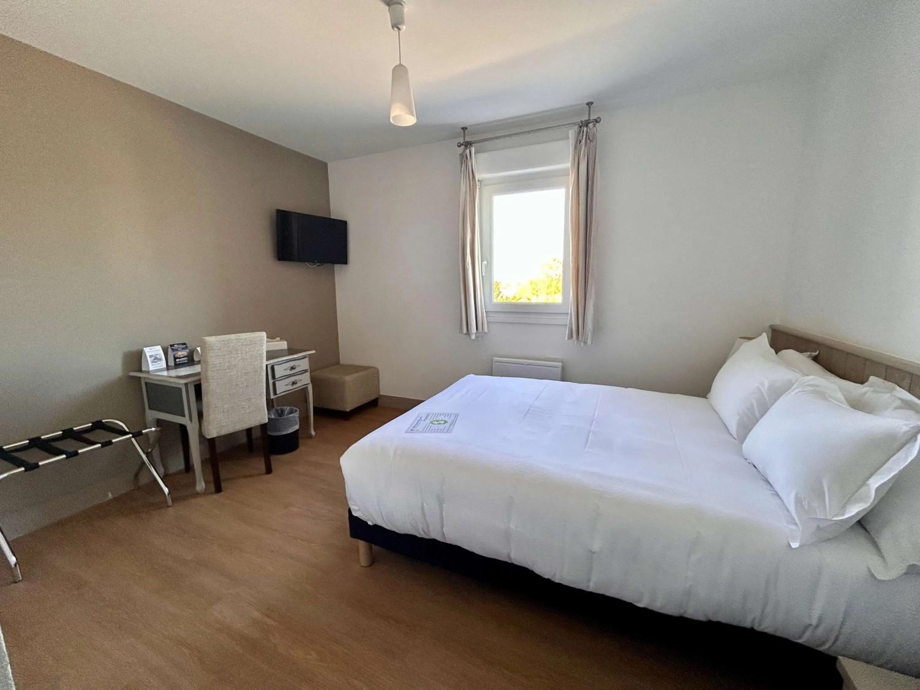 Bedroom, Bed in BRIT HOTEL Lannion-Perros Guirec