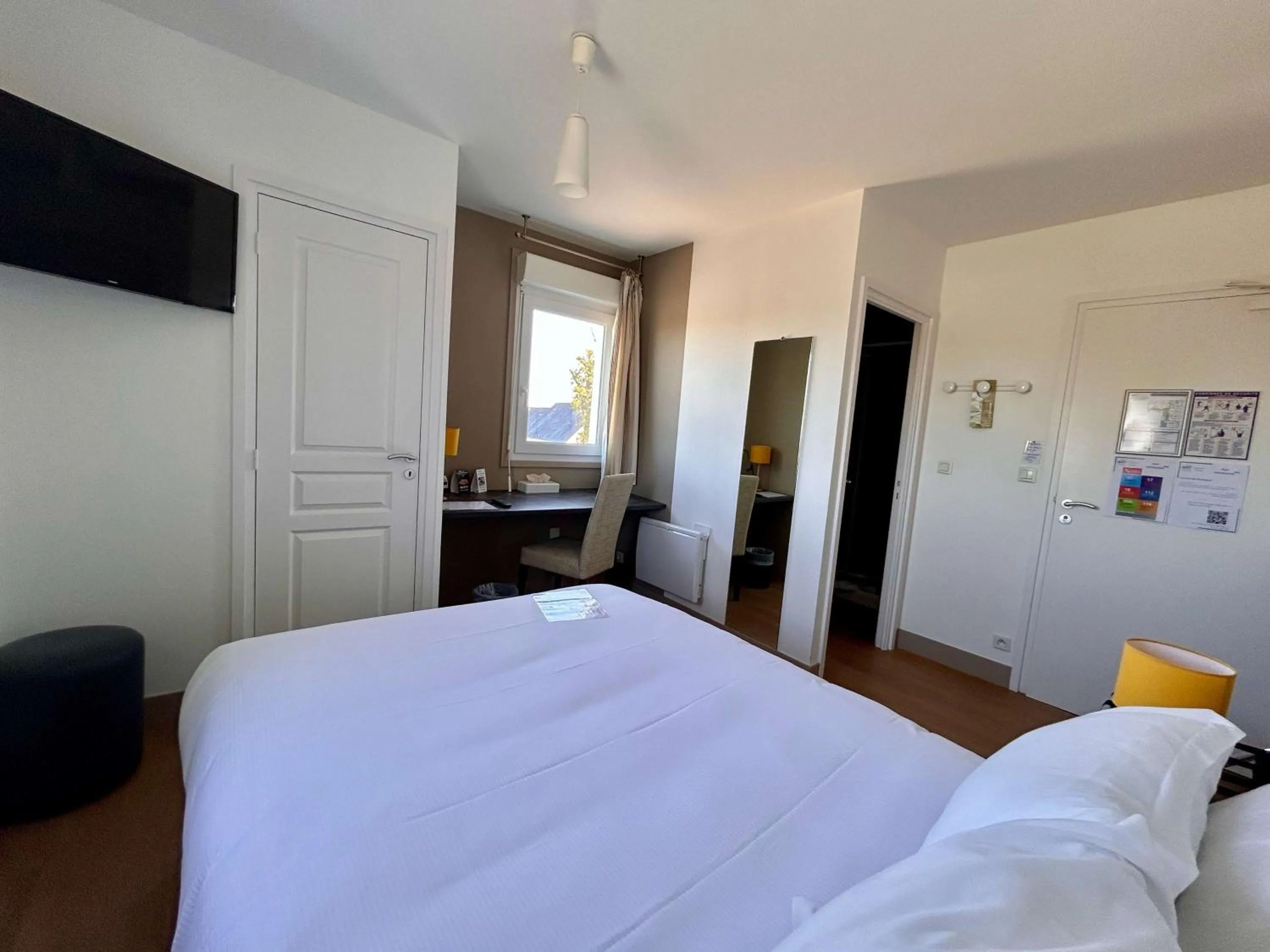 Bedroom, Bed in BRIT HOTEL Lannion-Perros Guirec