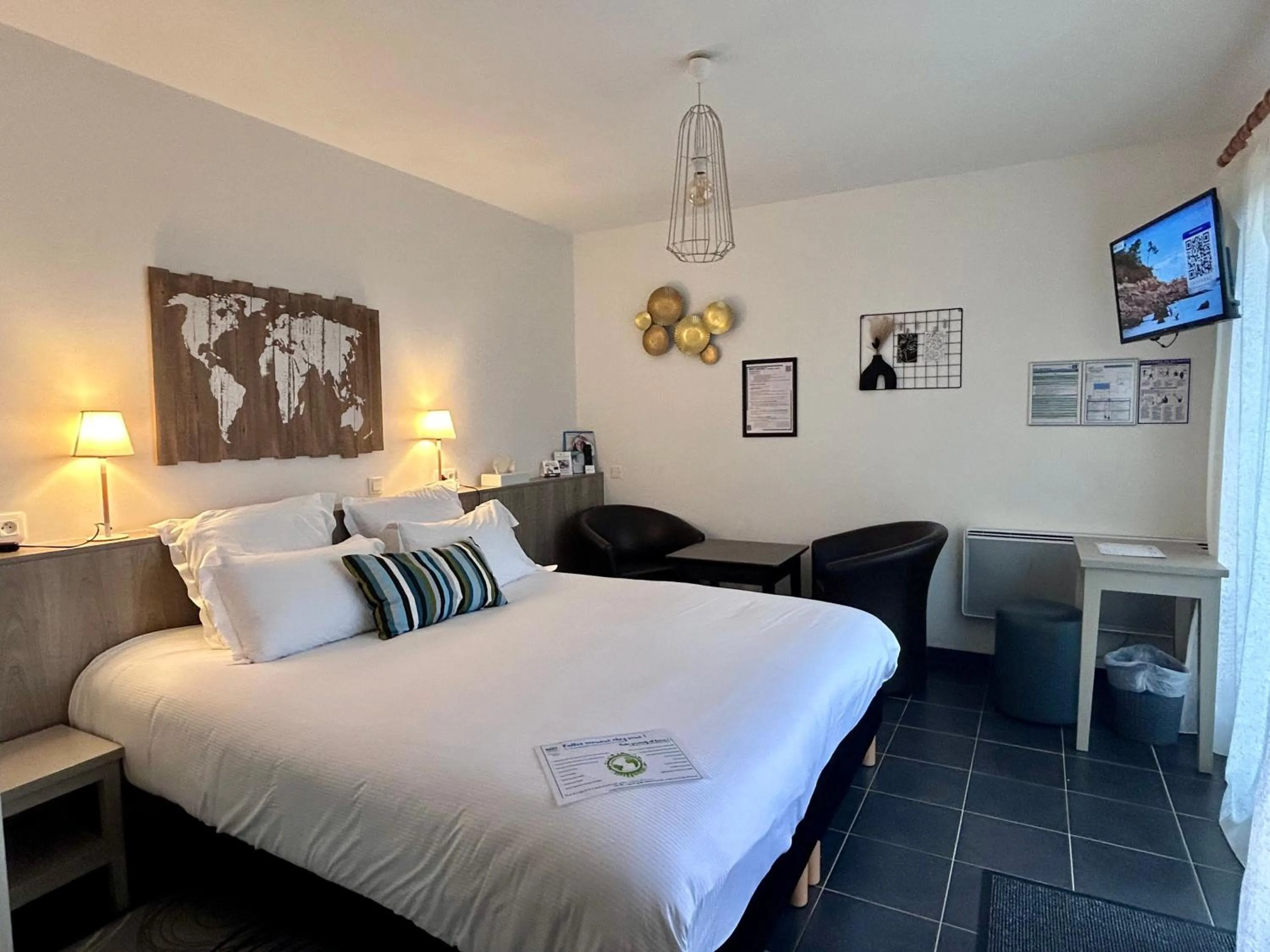 Bedroom, Bed in BRIT HOTEL Lannion-Perros Guirec