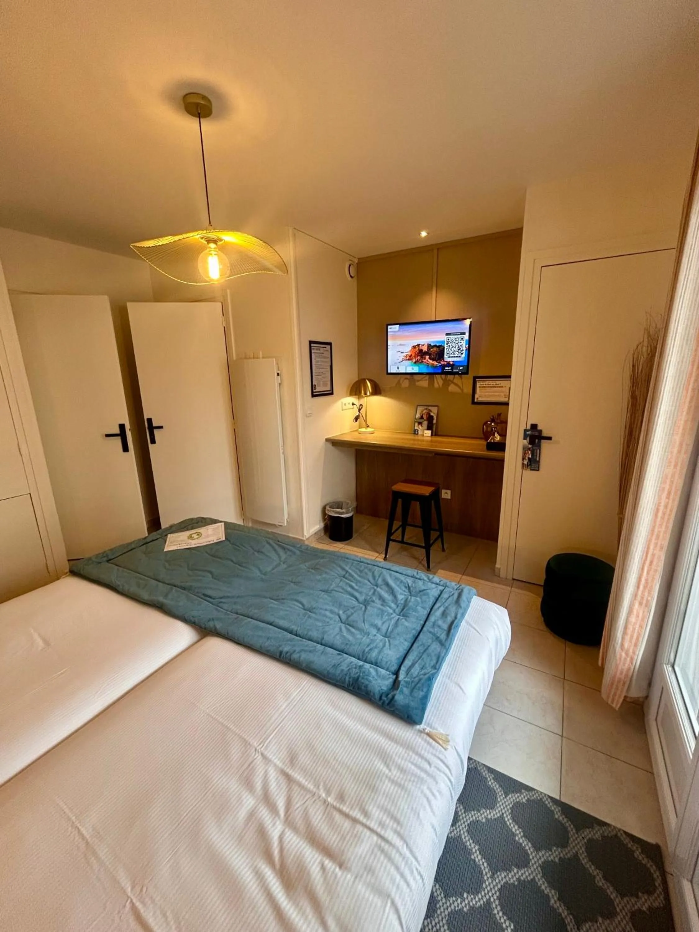 Bed in BRIT HOTEL Lannion Perros-Guirec