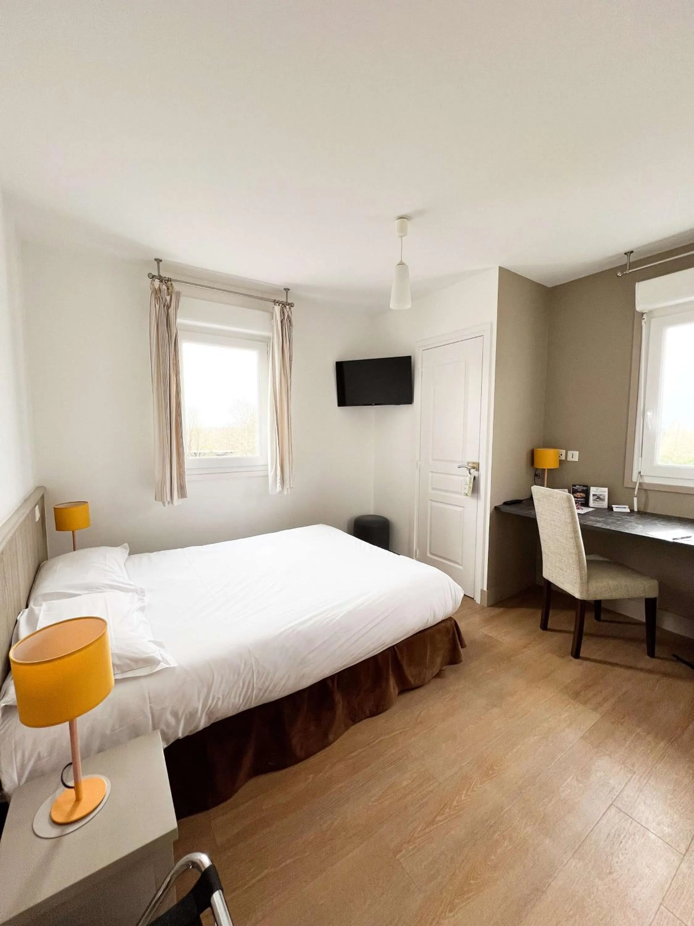 Bedroom, Bed in BRIT HOTEL Lannion-Perros Guirec