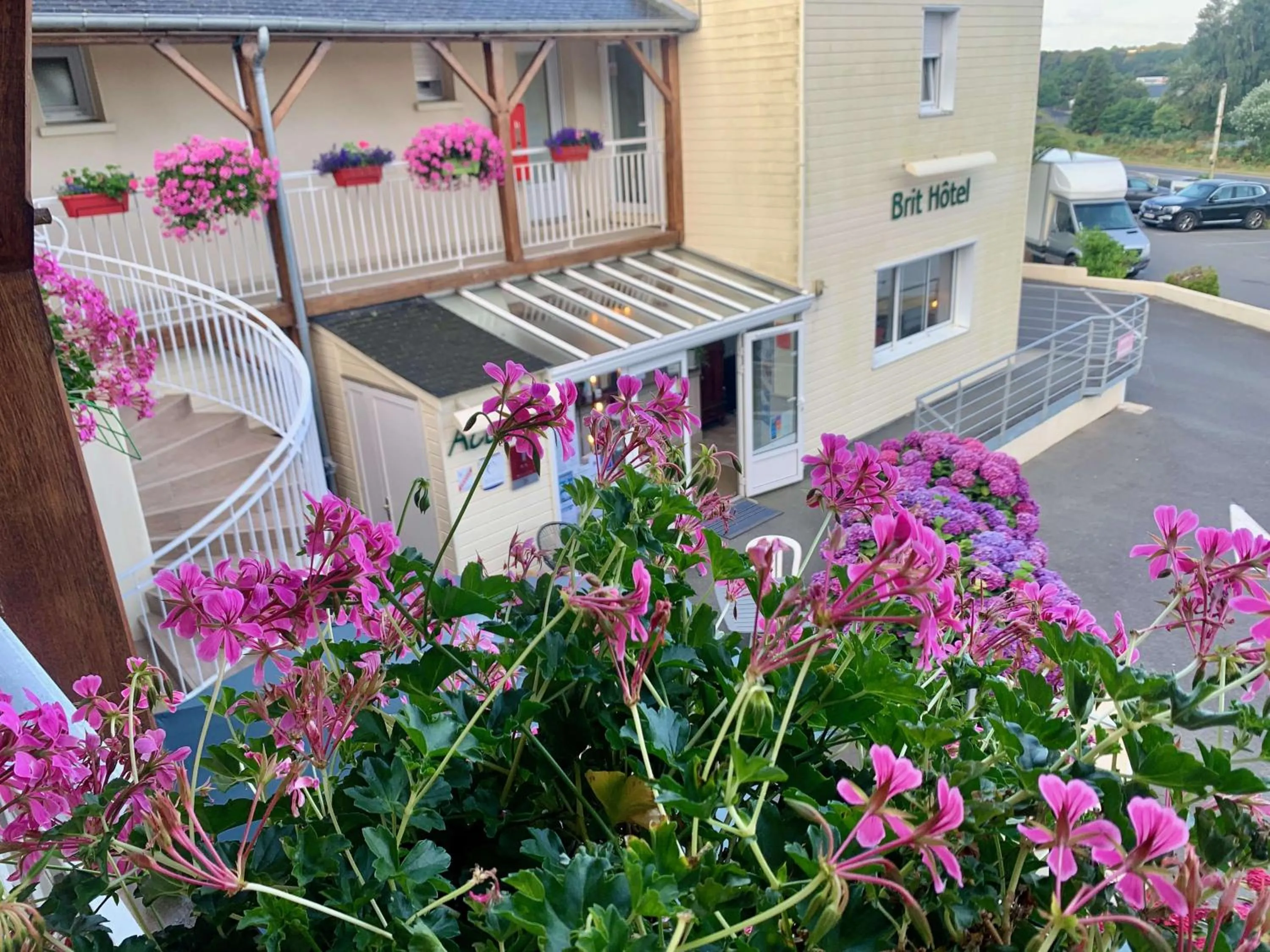 Property building in BRIT HOTEL Lannion-Perros Guirec