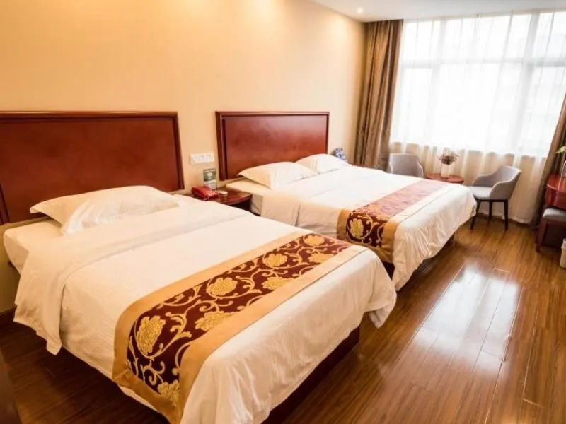 Bed in GreenTree Alliance SuZhou TaiCang City Taiping South Road Hotel