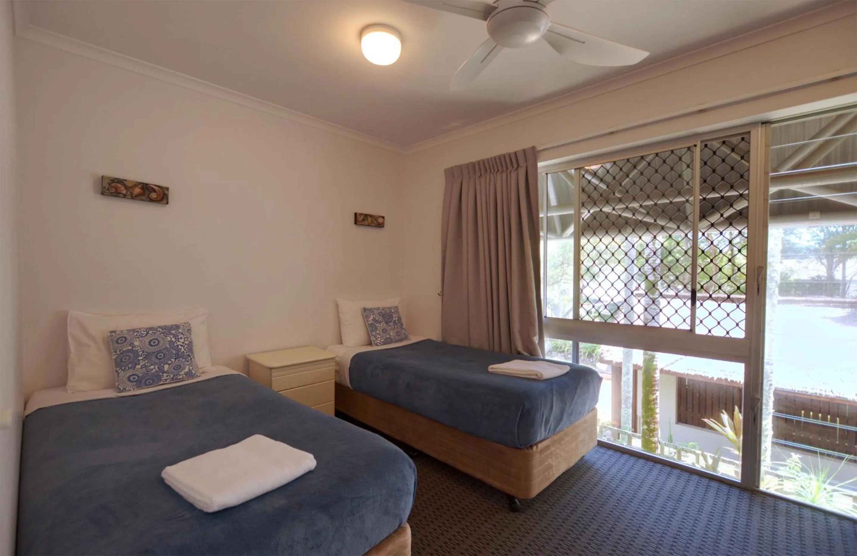 Bedroom, Bed in Raintrees Moffat Beach