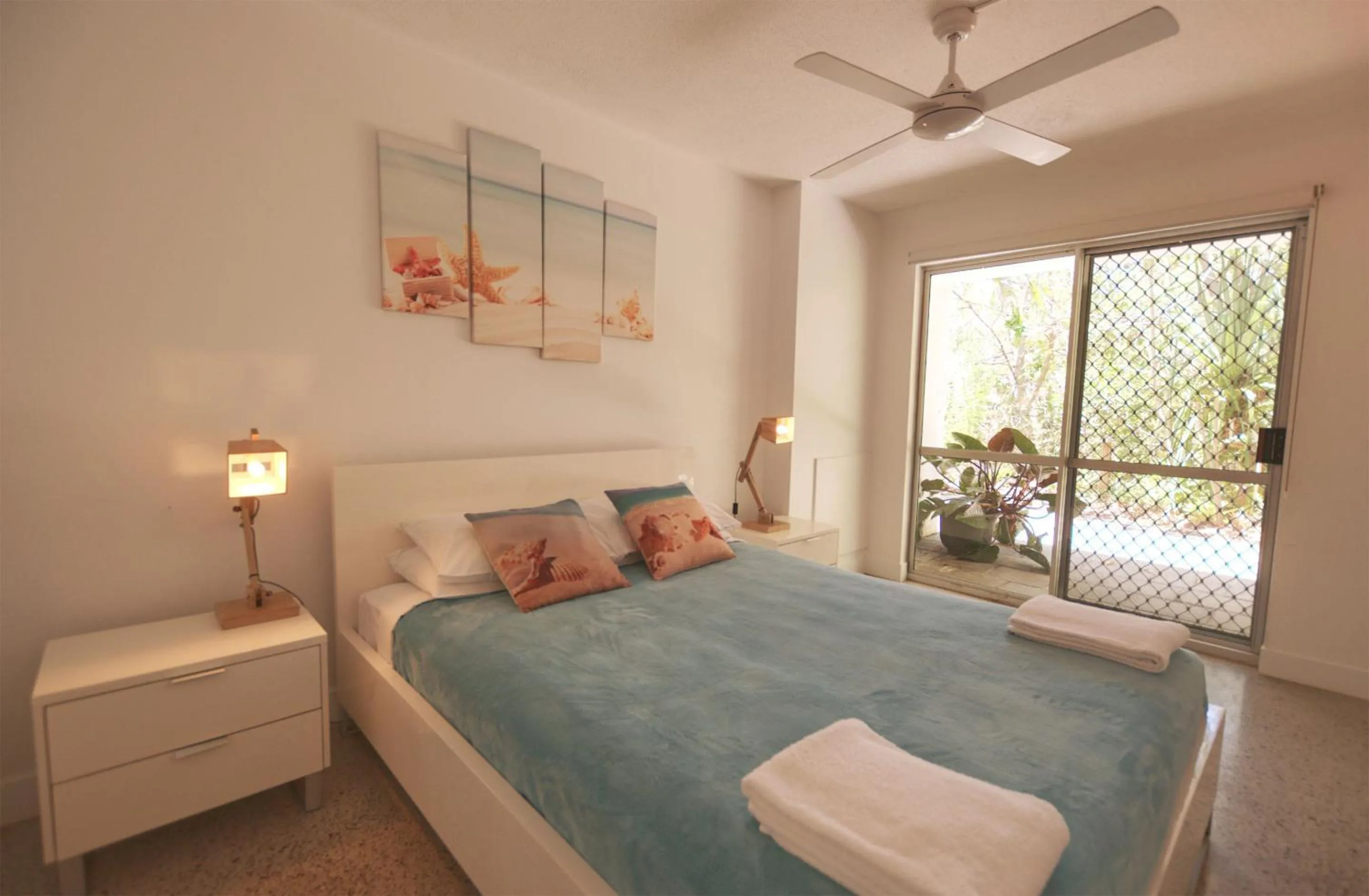 Bedroom, Bed in Raintrees Moffat Beach