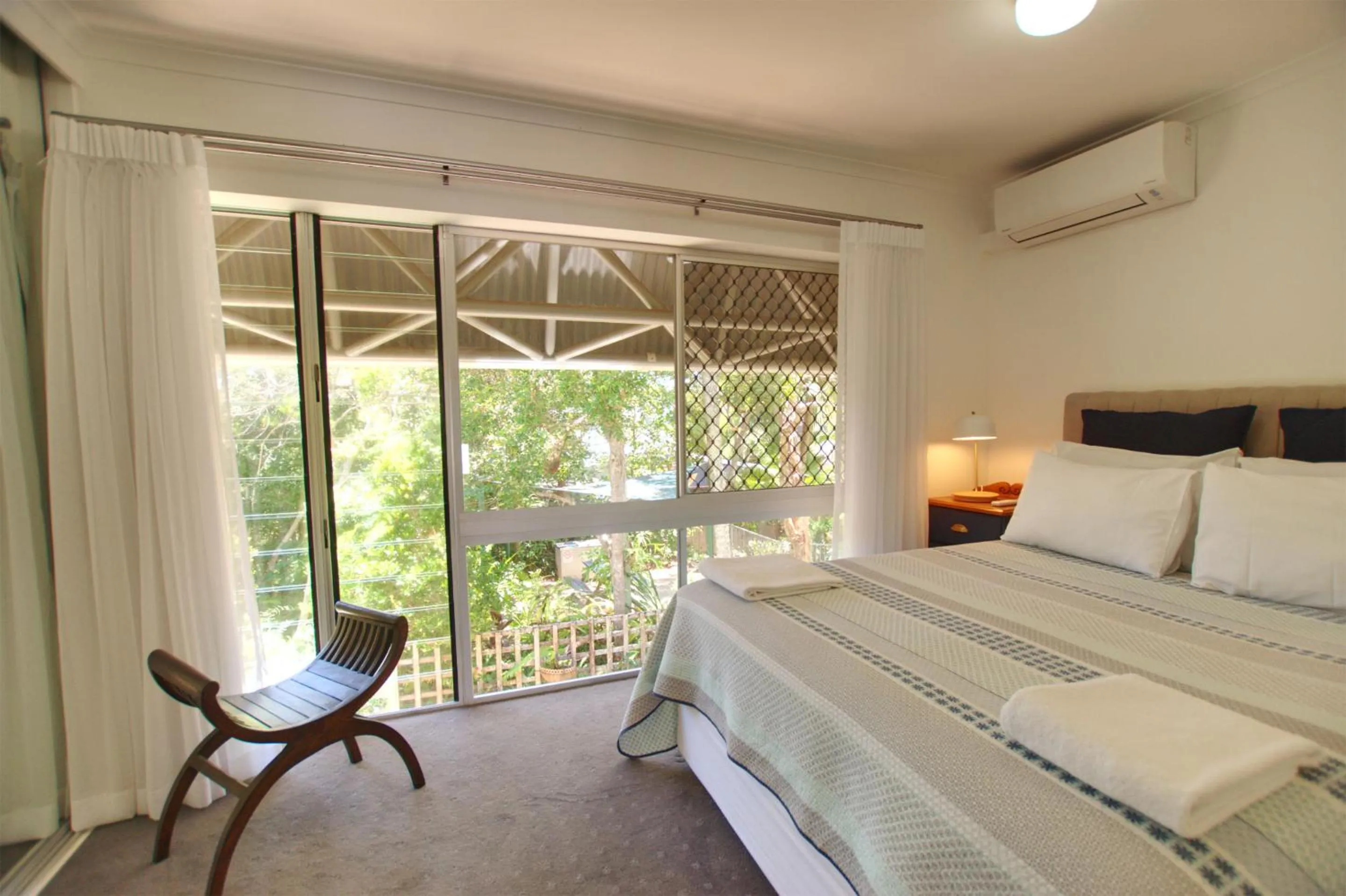 Bedroom, Bed in Raintrees Moffat Beach