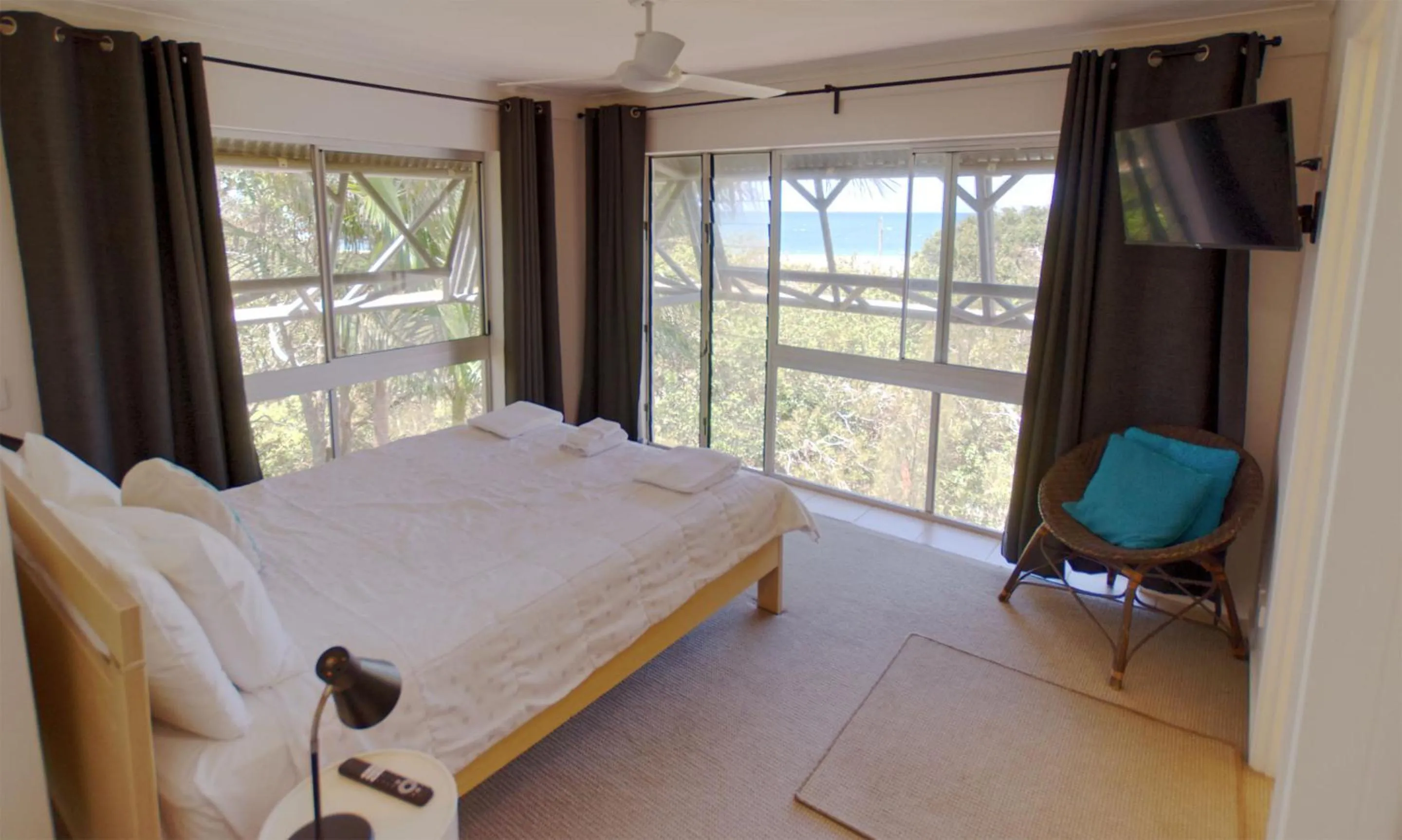 Bedroom, Bed in Raintrees Moffat Beach