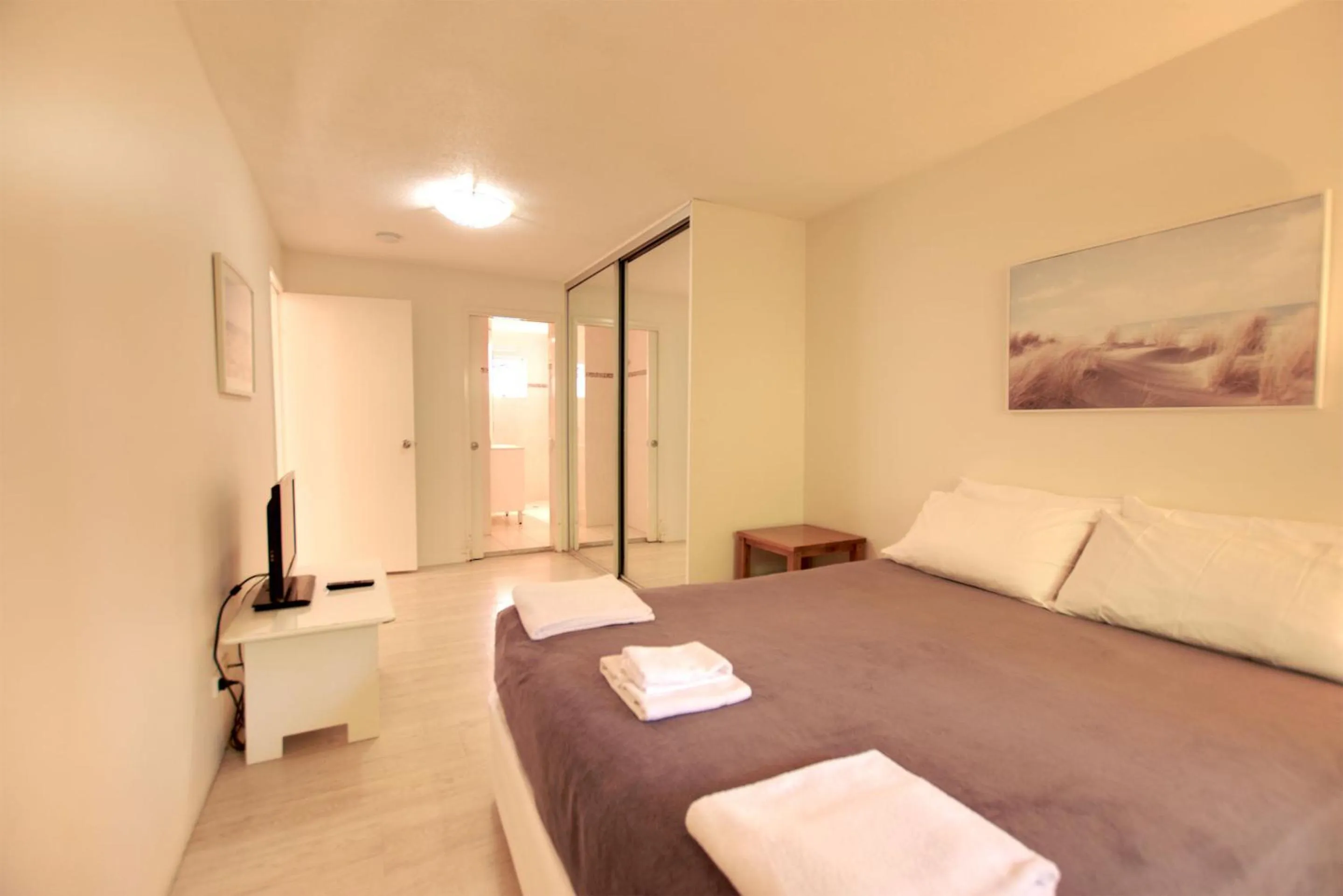 Bedroom, Bed in Raintrees Moffat Beach