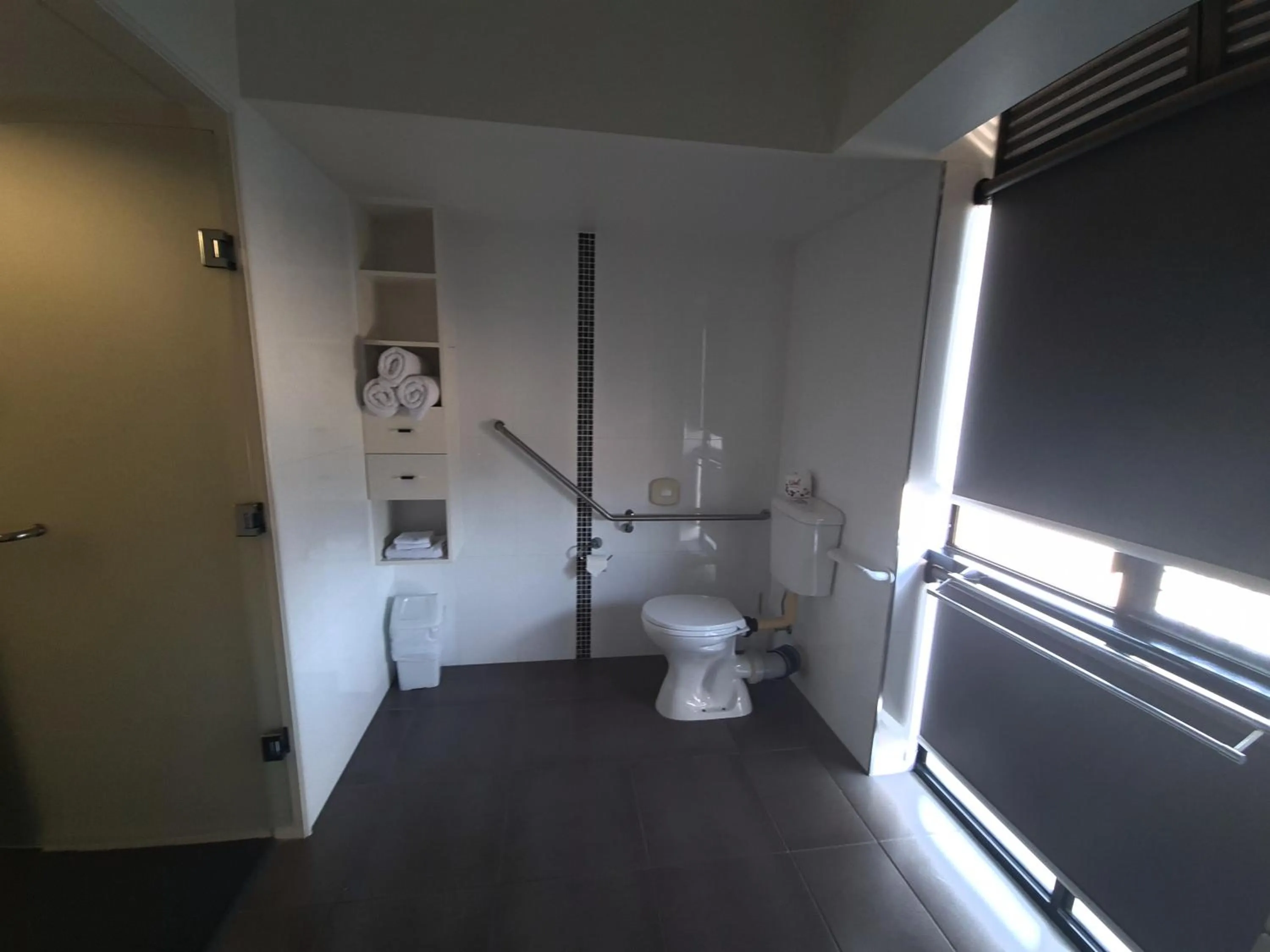 Toilet in Ayr Traveller's Motel