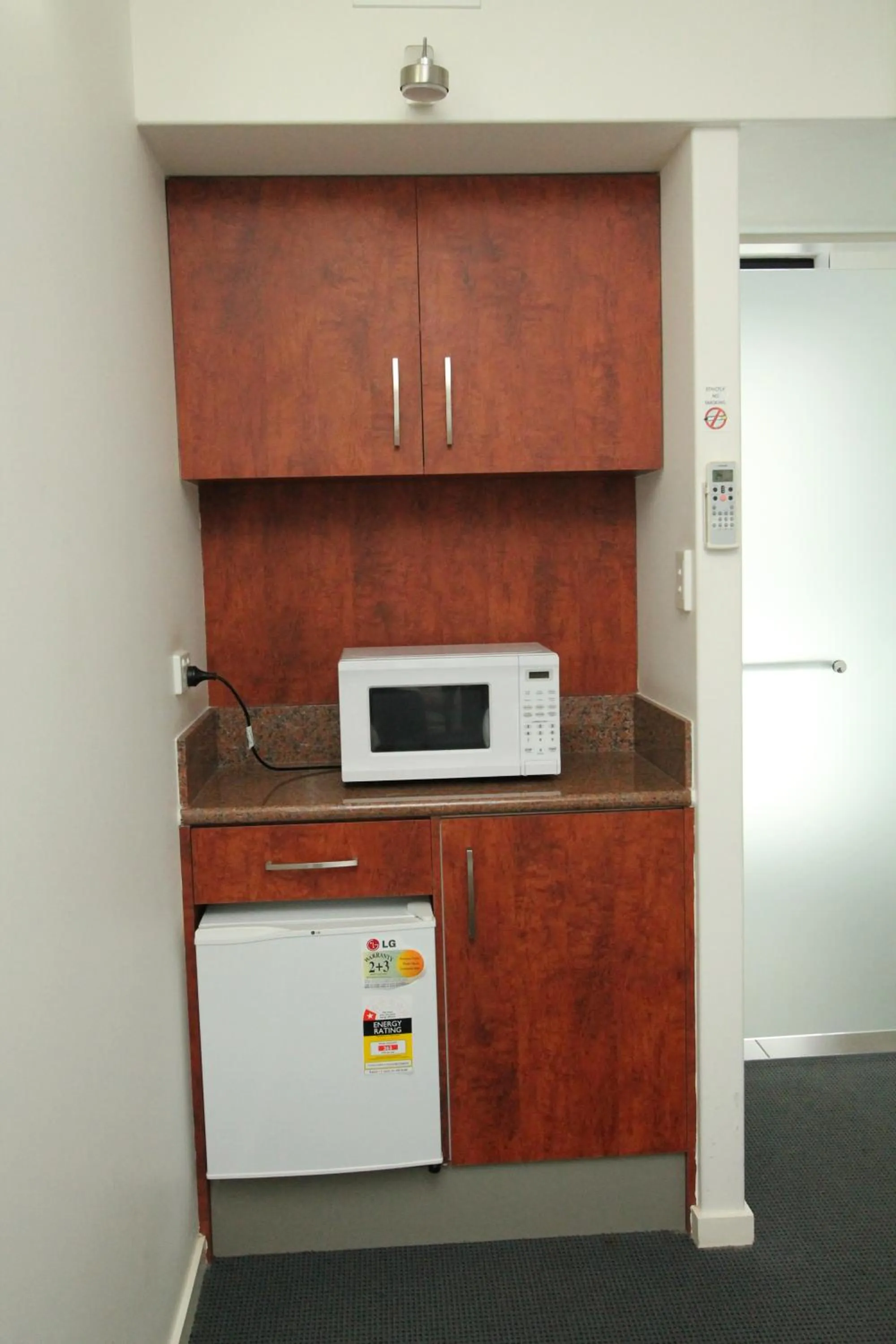 minibar in Ayr Traveller's Motel