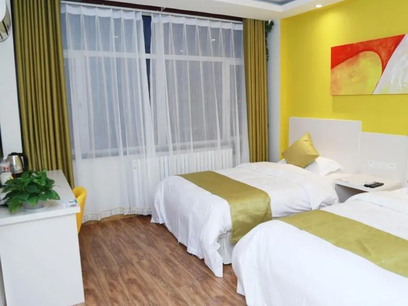 Shell Chengde Longhua County Xingzhou Road Hotel