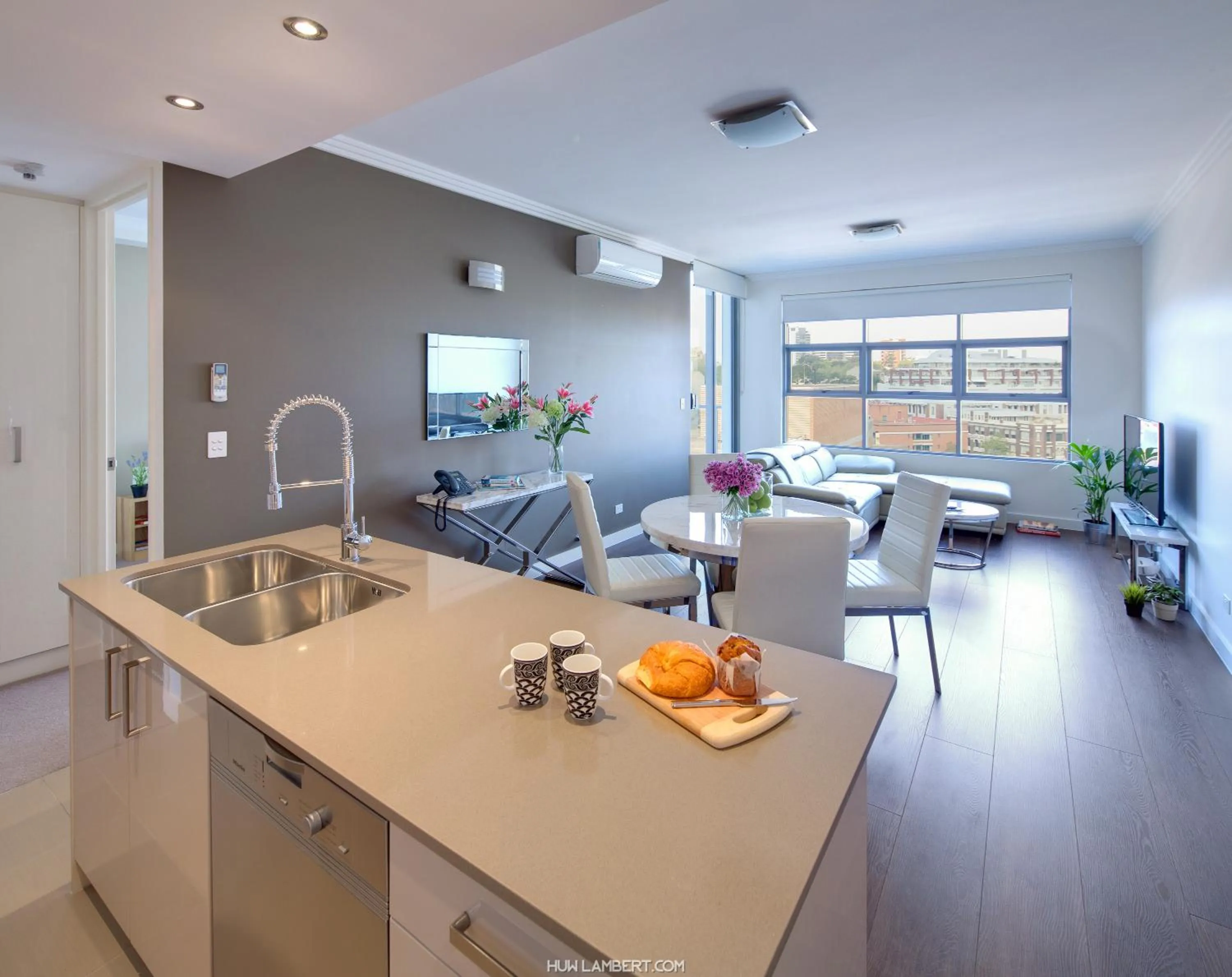 Kitchen or kitchenette in Zara Tower – Luxury Suites and Apartments