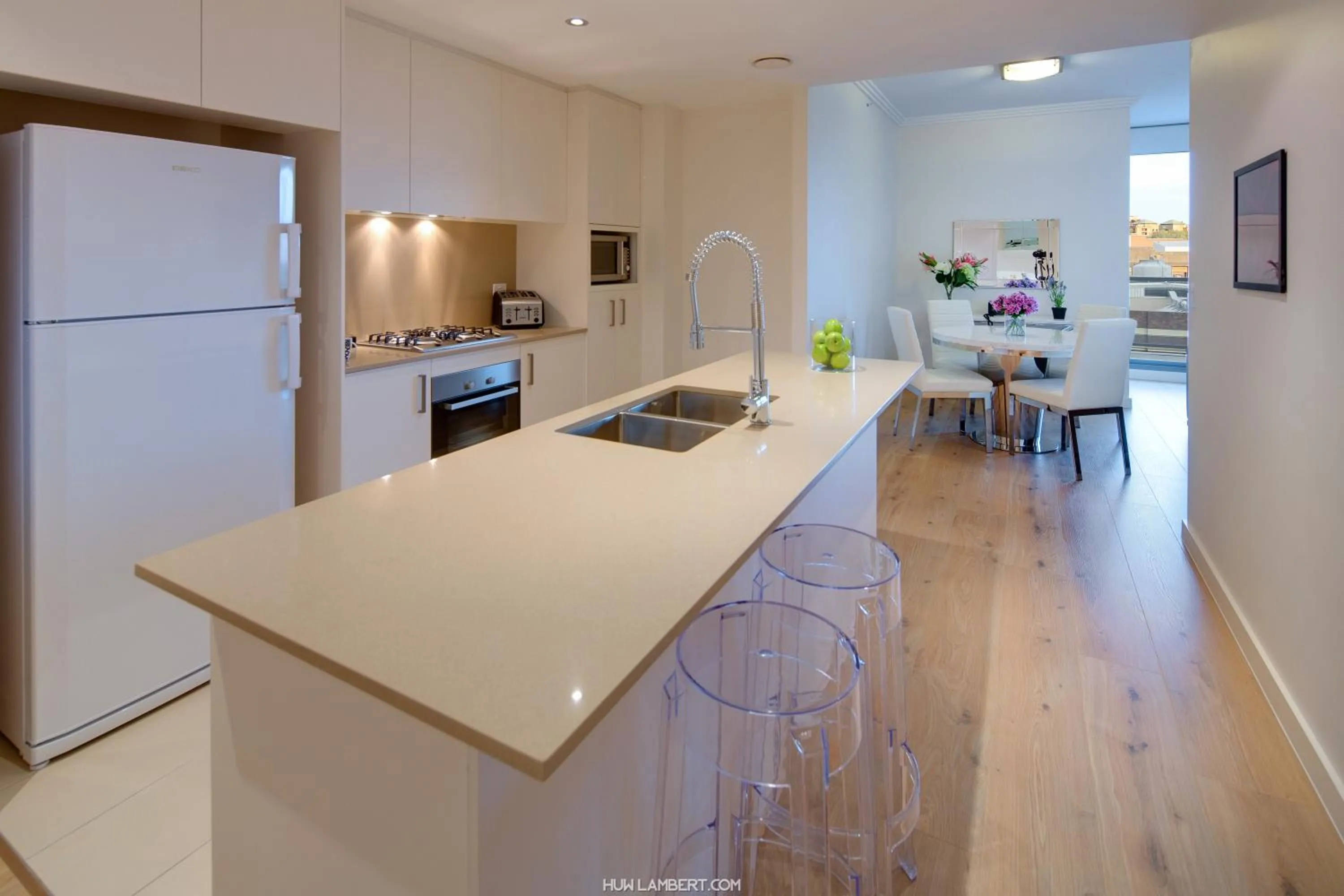 Kitchen or kitchenette in Zara Tower – Luxury Suites and Apartments