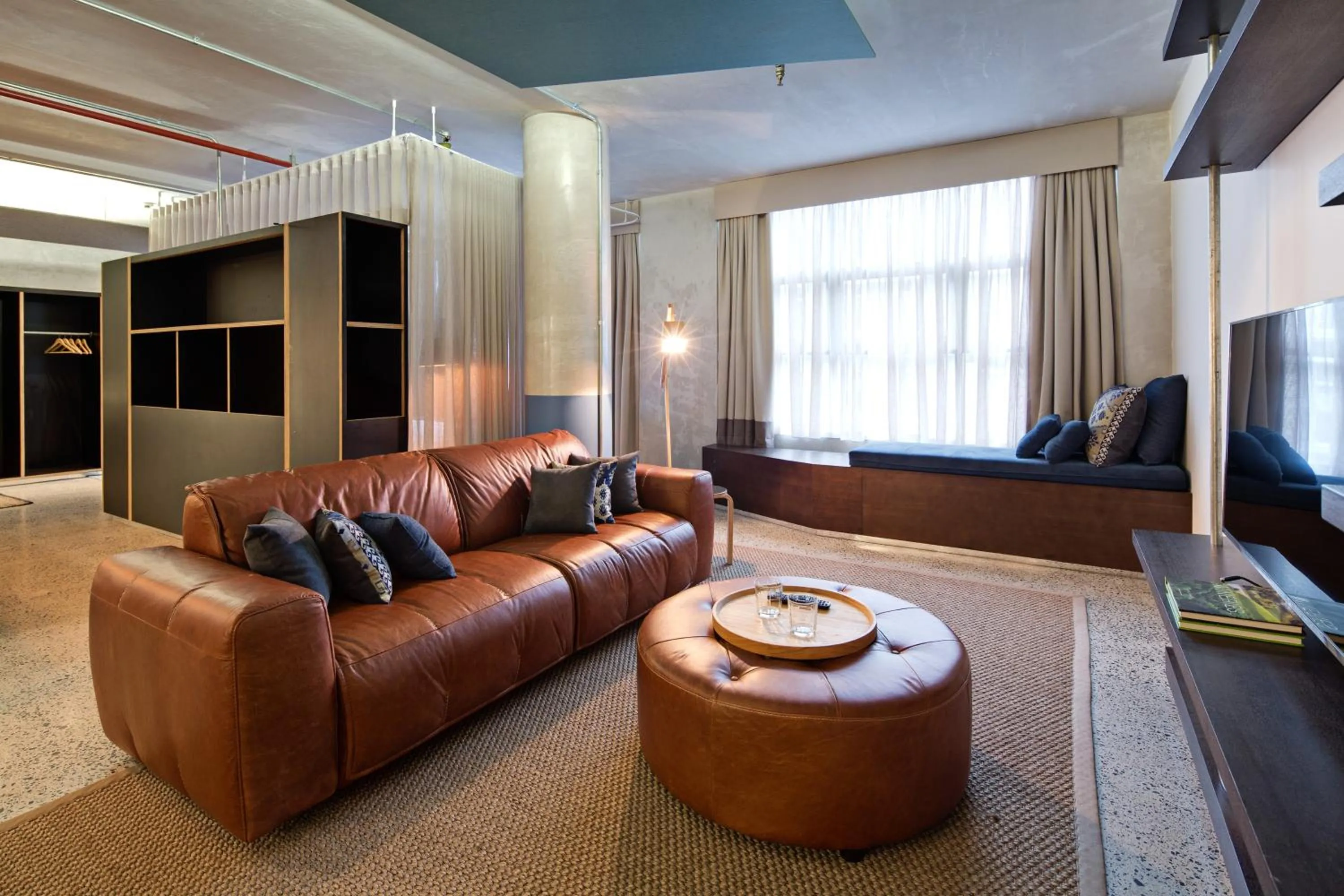 TV and multimedia in Zara Tower – Luxury Suites and Apartments