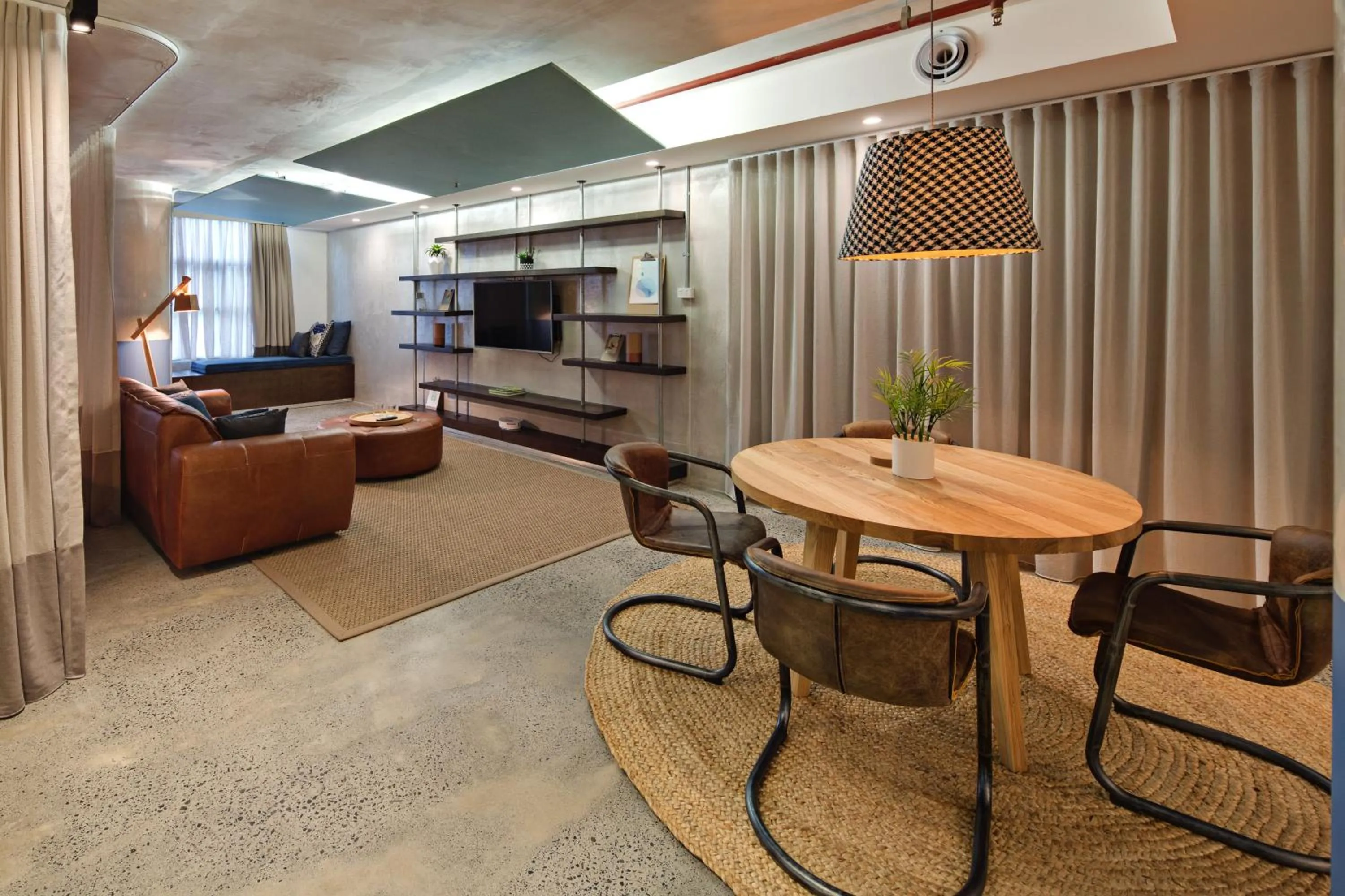 TV and multimedia in Zara Tower – Luxury Suites and Apartments