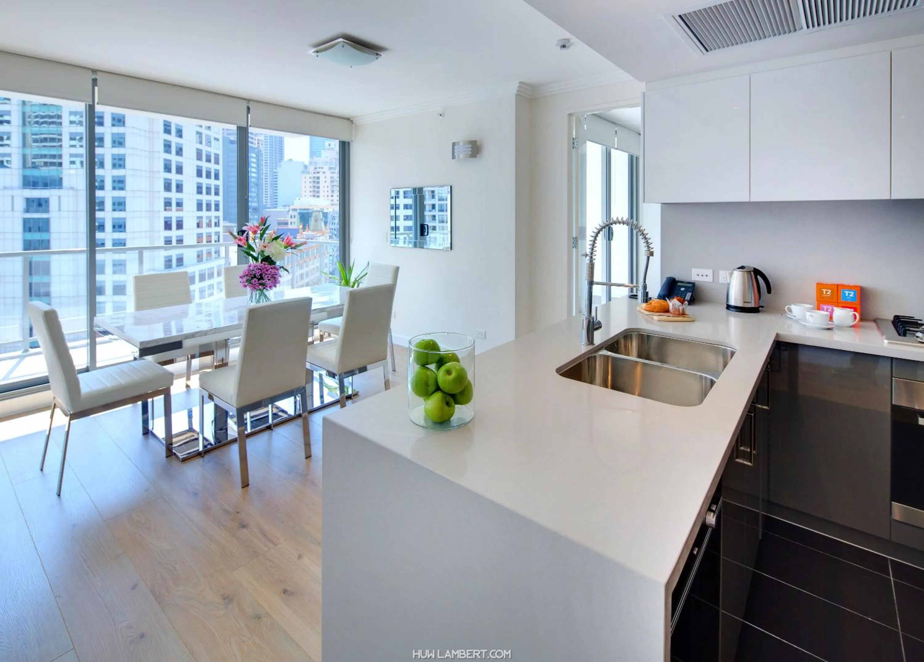 Kitchen or kitchenette in Zara Tower – Luxury Suites and Apartments