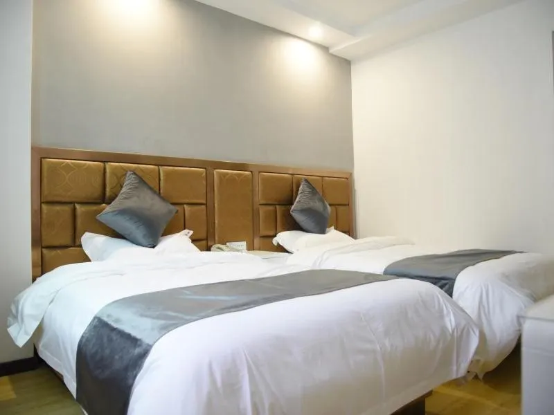 Bed in Shell Lishui High Speed Railway Station Hotel