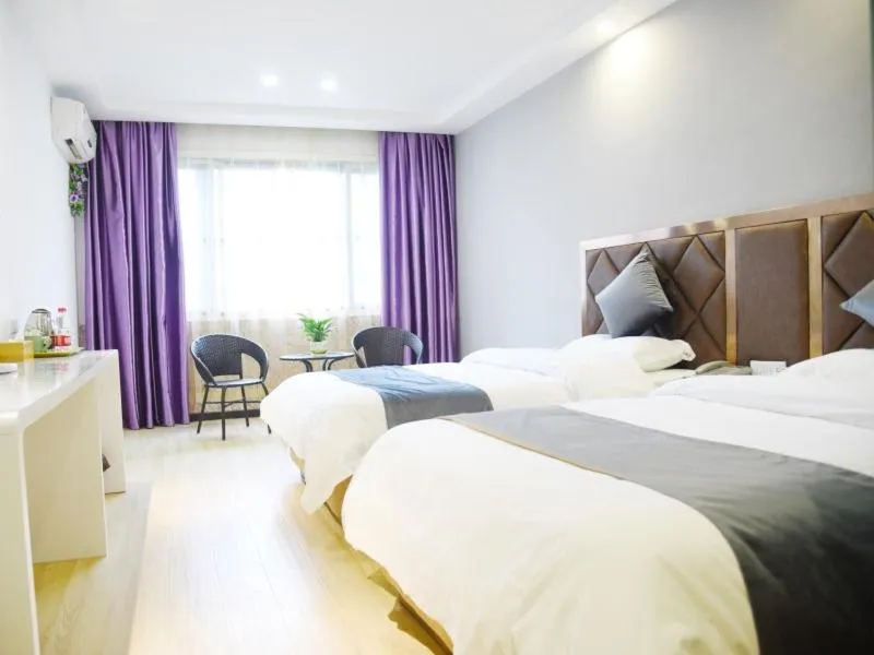 Bed in Shell Lishui High Speed Railway Station Hotel