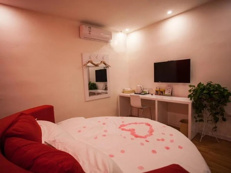 Bed in Shell Zaozhuang Taierzhuang Ancient City Battle Memorial Hotel