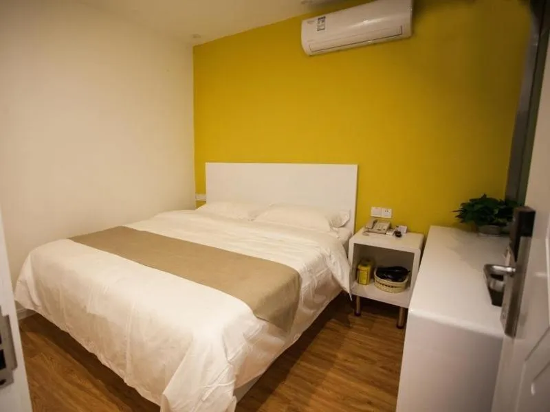 Bed in Shell Zaozhuang Taierzhuang Ancient City Battle Memorial Hotel