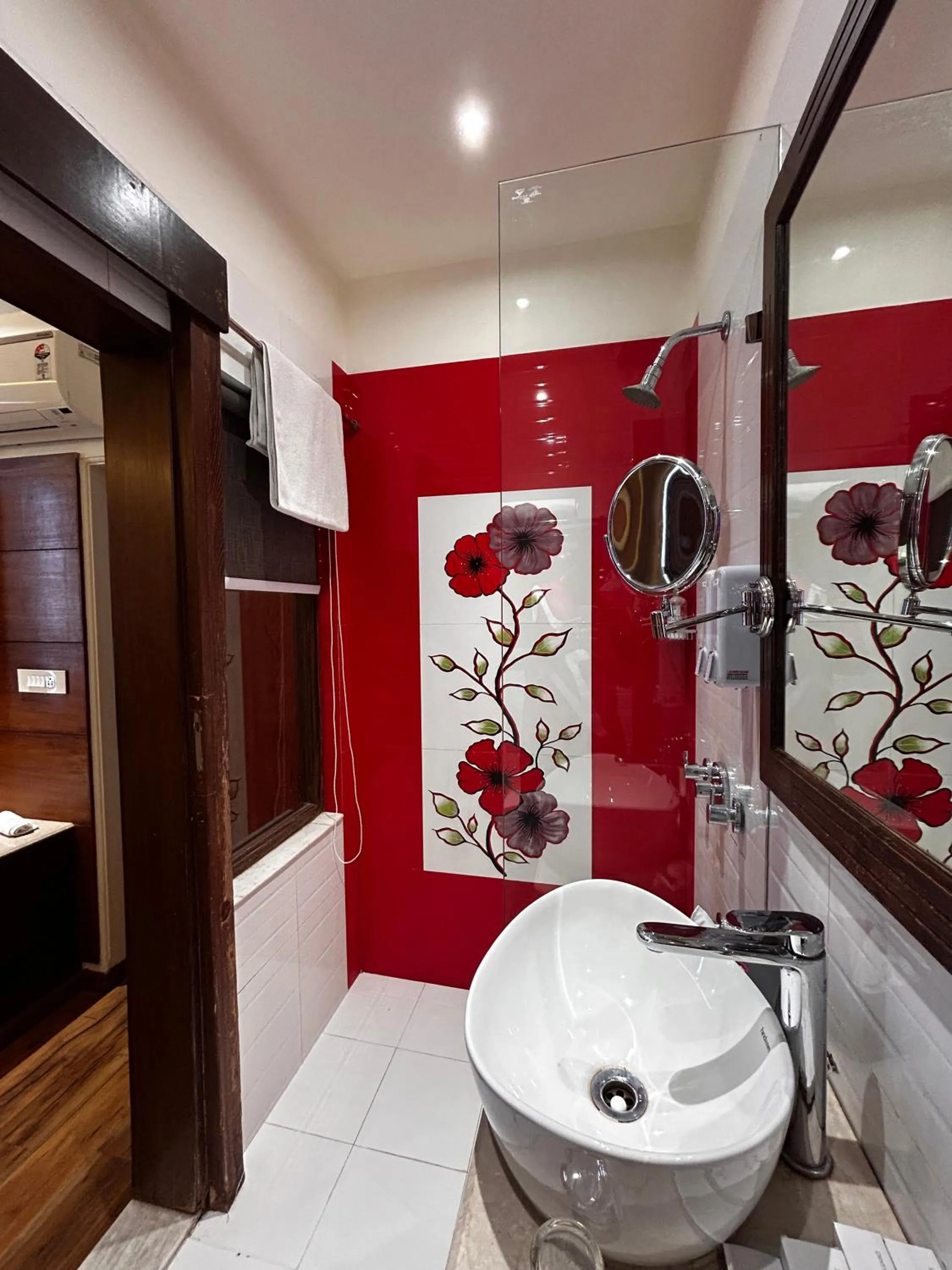 Shower in Vaydantaa - Luxury Boutique Hotel Mussoorie