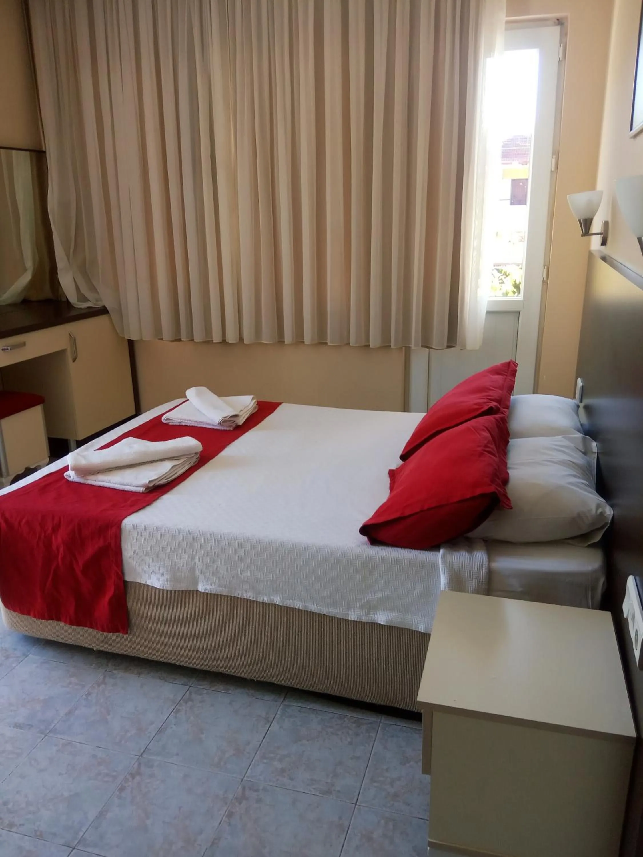 Bed in Dove Apart Hotel