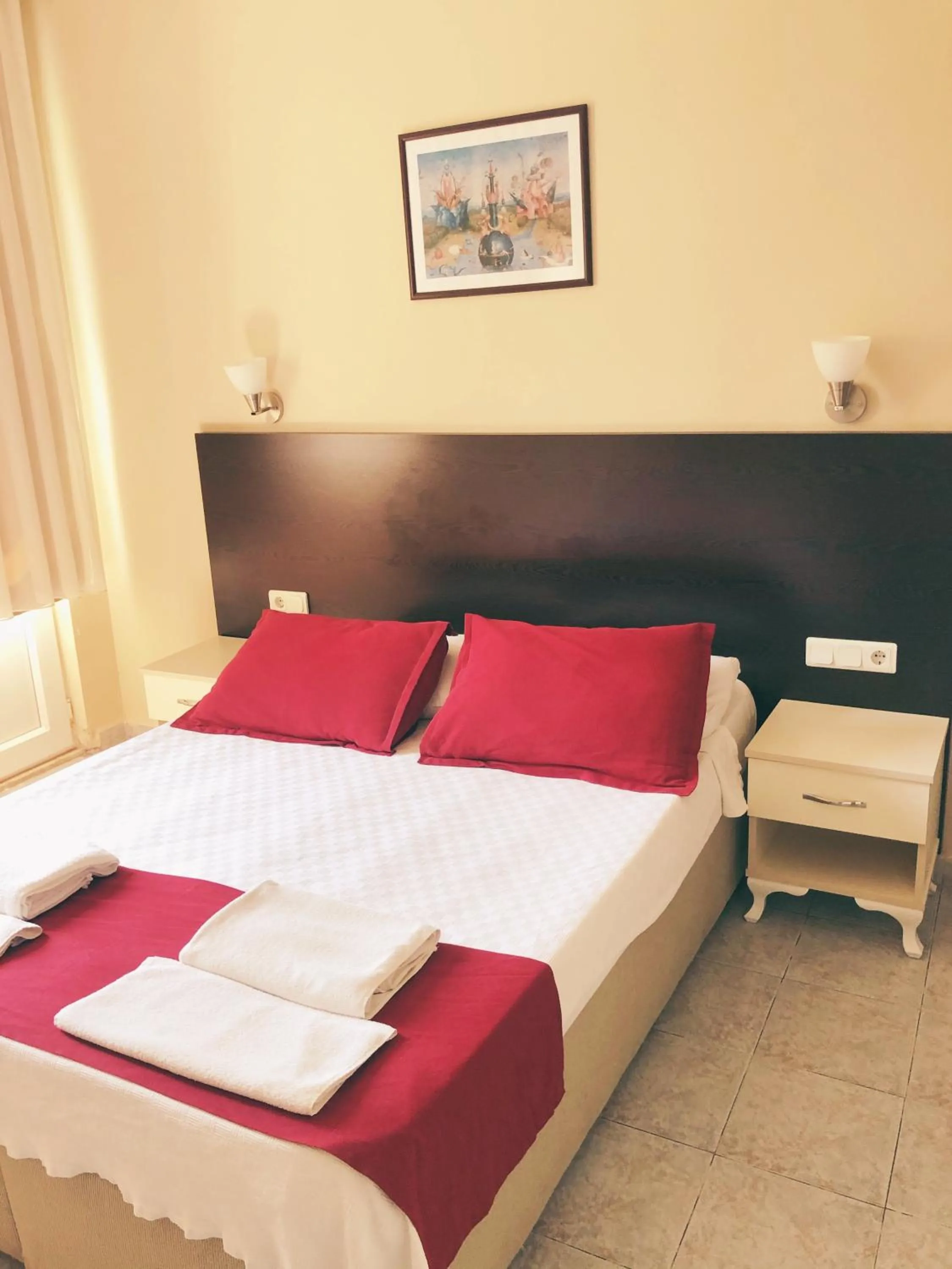 Bed in Dove Apart Hotel