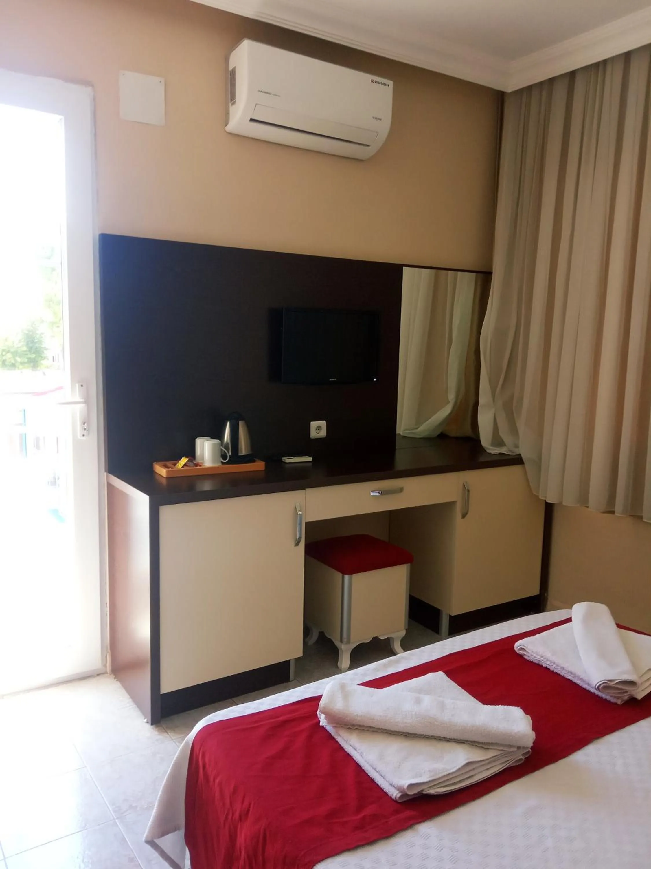 TV and multimedia, Bed in Dove Apart Hotel