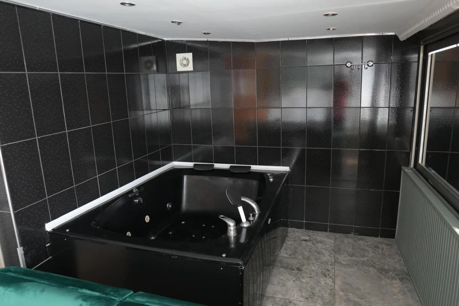 Shower in Comfort Downtown Istanbul