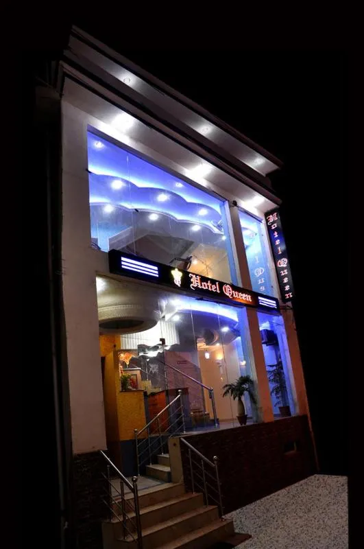 Facade/entrance in Hotel Queen