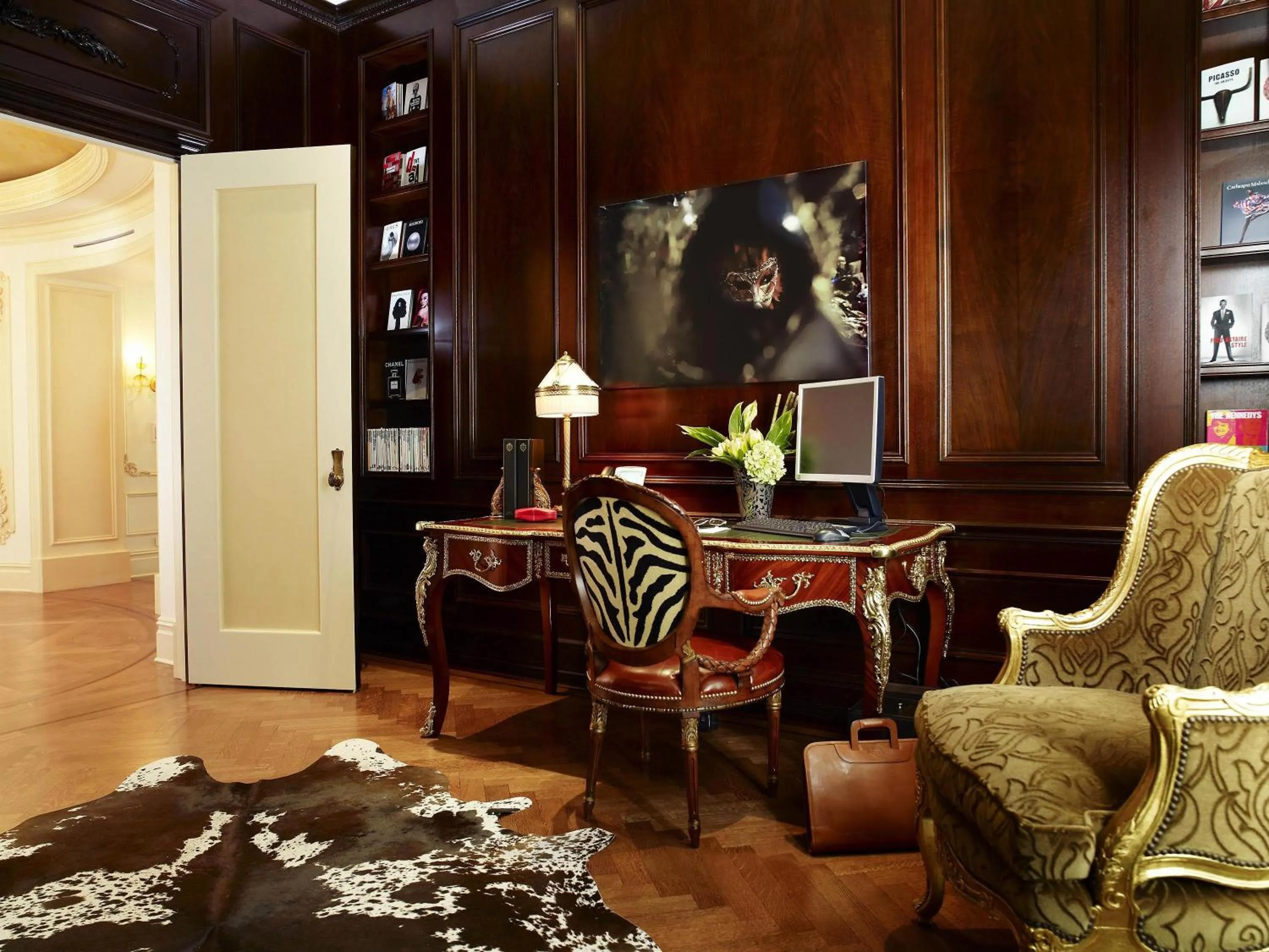 Photo of the whole room in The Plaza