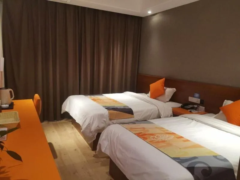 Bed in Shell Liaocheng Linqing City Bus Station Hotel