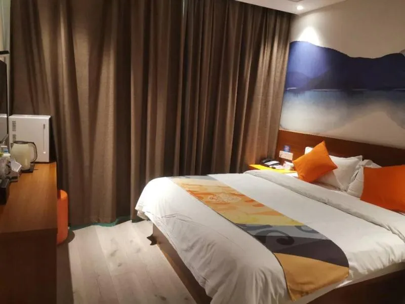 Bed in Shell Liaocheng Linqing City Bus Station Hotel