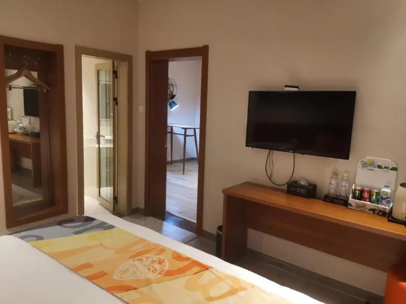 Bed in Shell Liaocheng Linqing City Bus Station Hotel