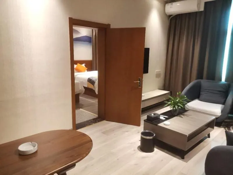 Bed in Shell Liaocheng Linqing City Bus Station Hotel