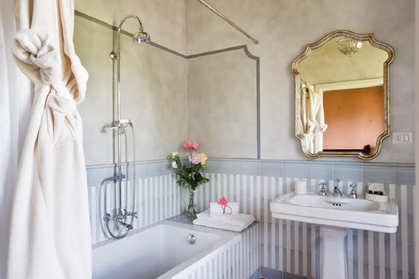 Bathroom in Borgo I Vicelli Adults Only Relais