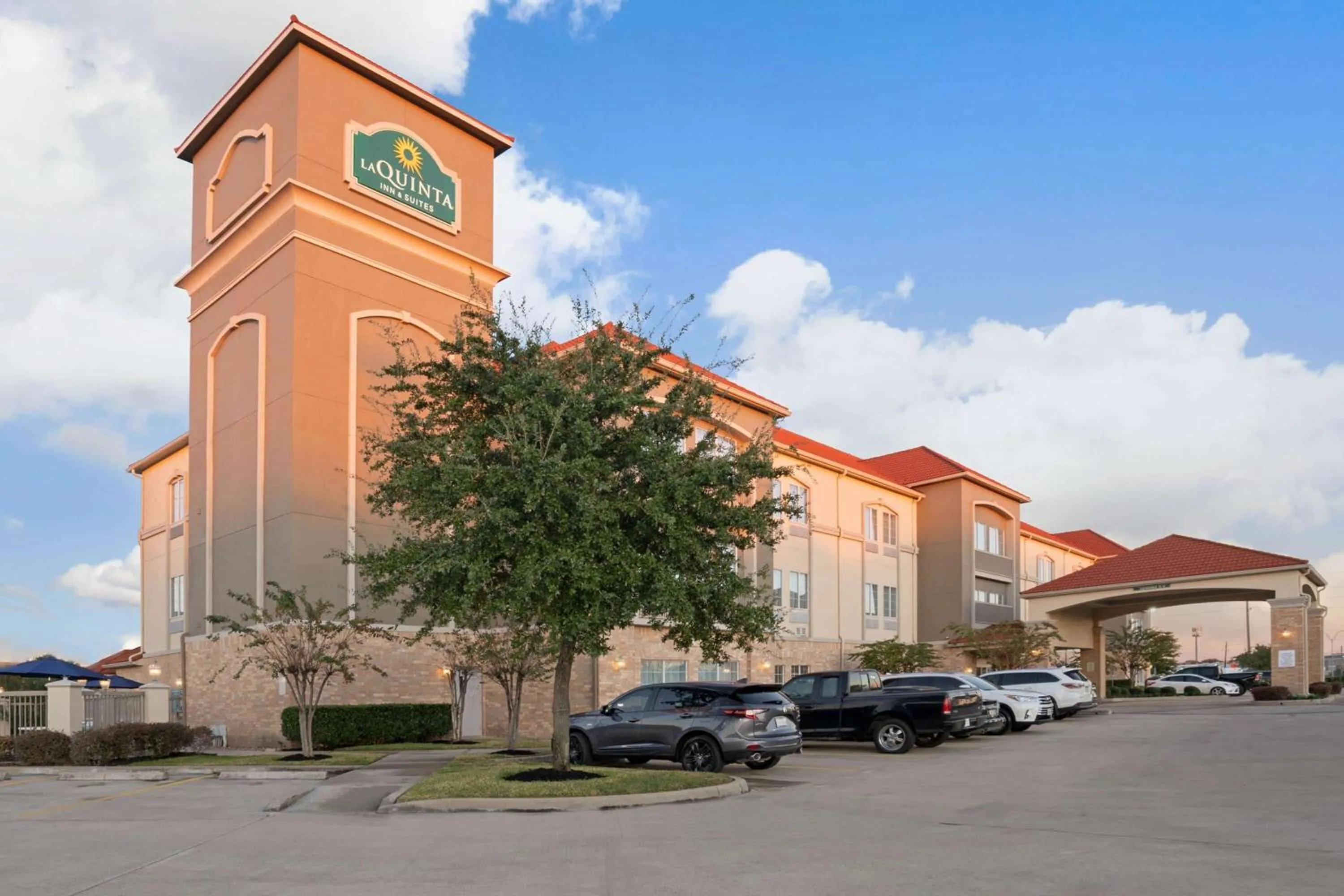 Property building in Sonesta Essential Houston Westchase