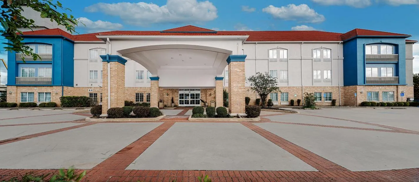 Property building in Sonesta Essential Houston Westchase