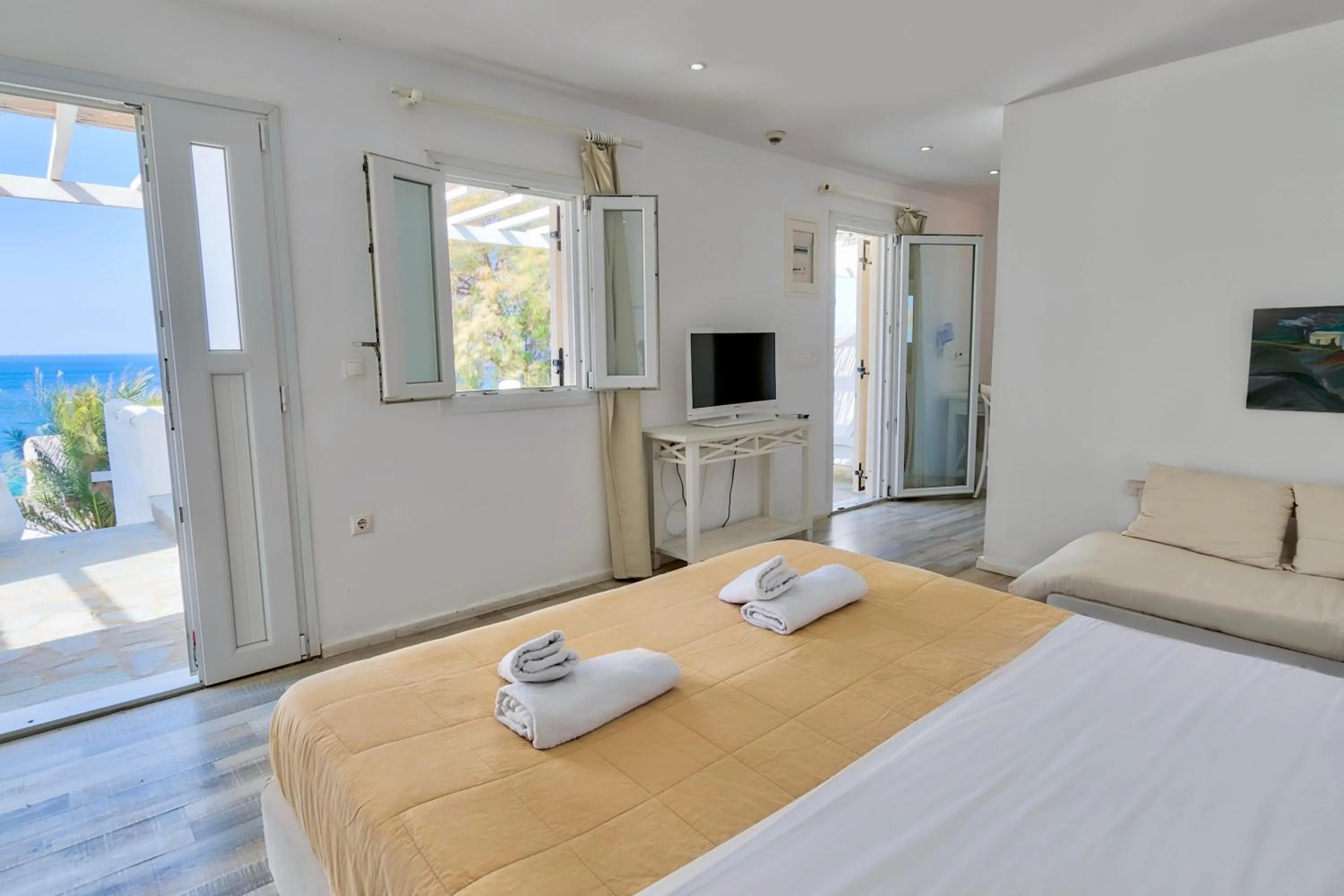 Bed in With-inn Mykonos Suites