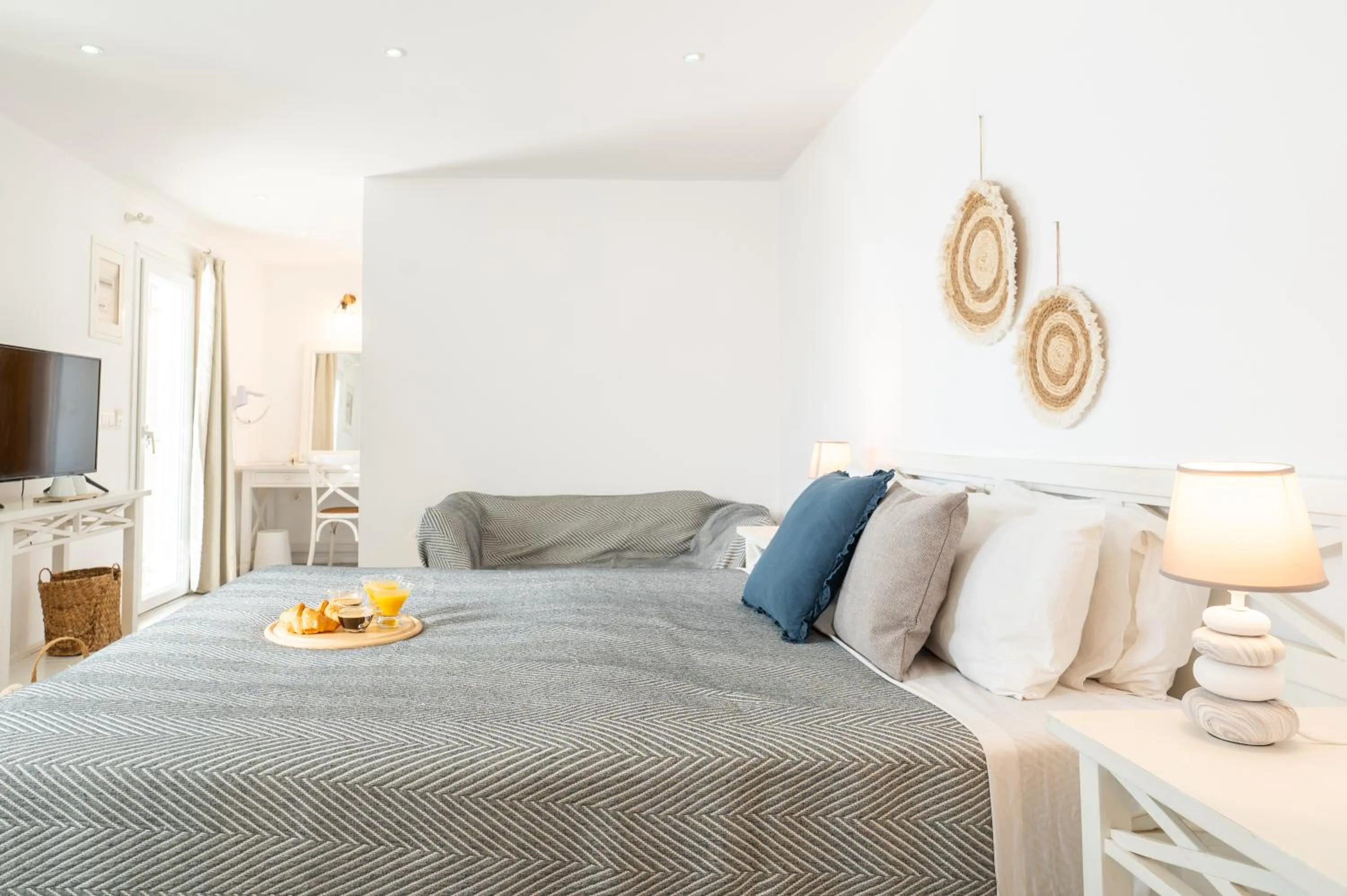 Bed in With-inn Mykonos Suites