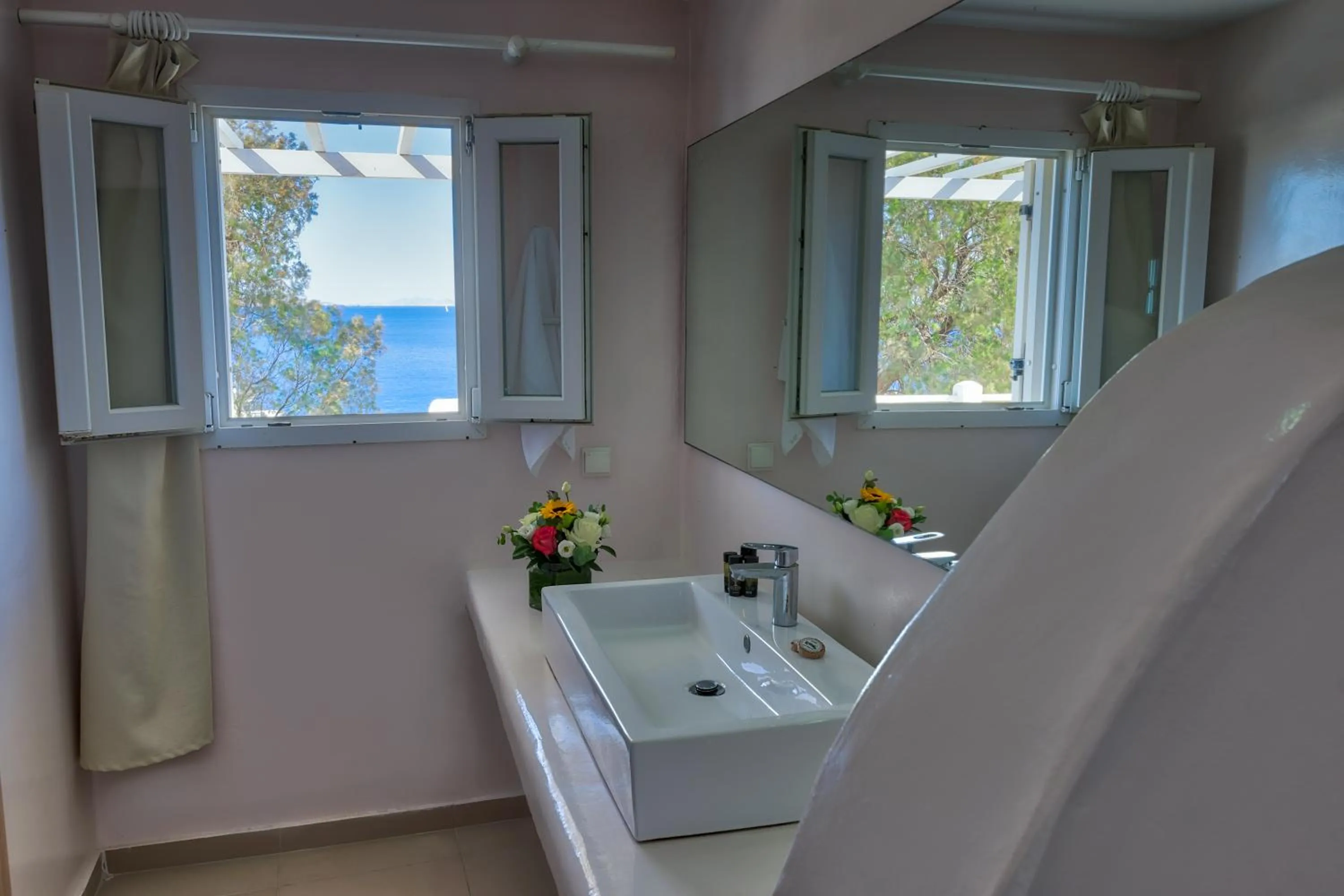 Bathroom in With-inn Mykonos Suites