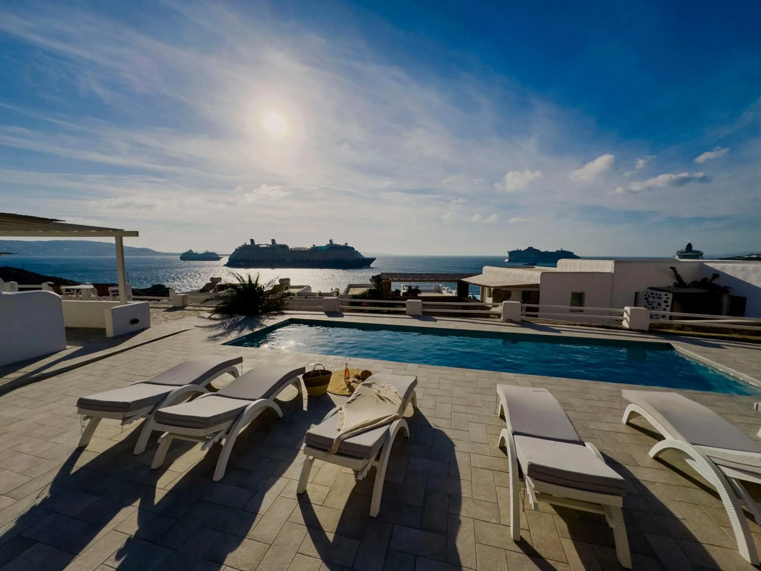 Day in With-inn Mykonos Suites