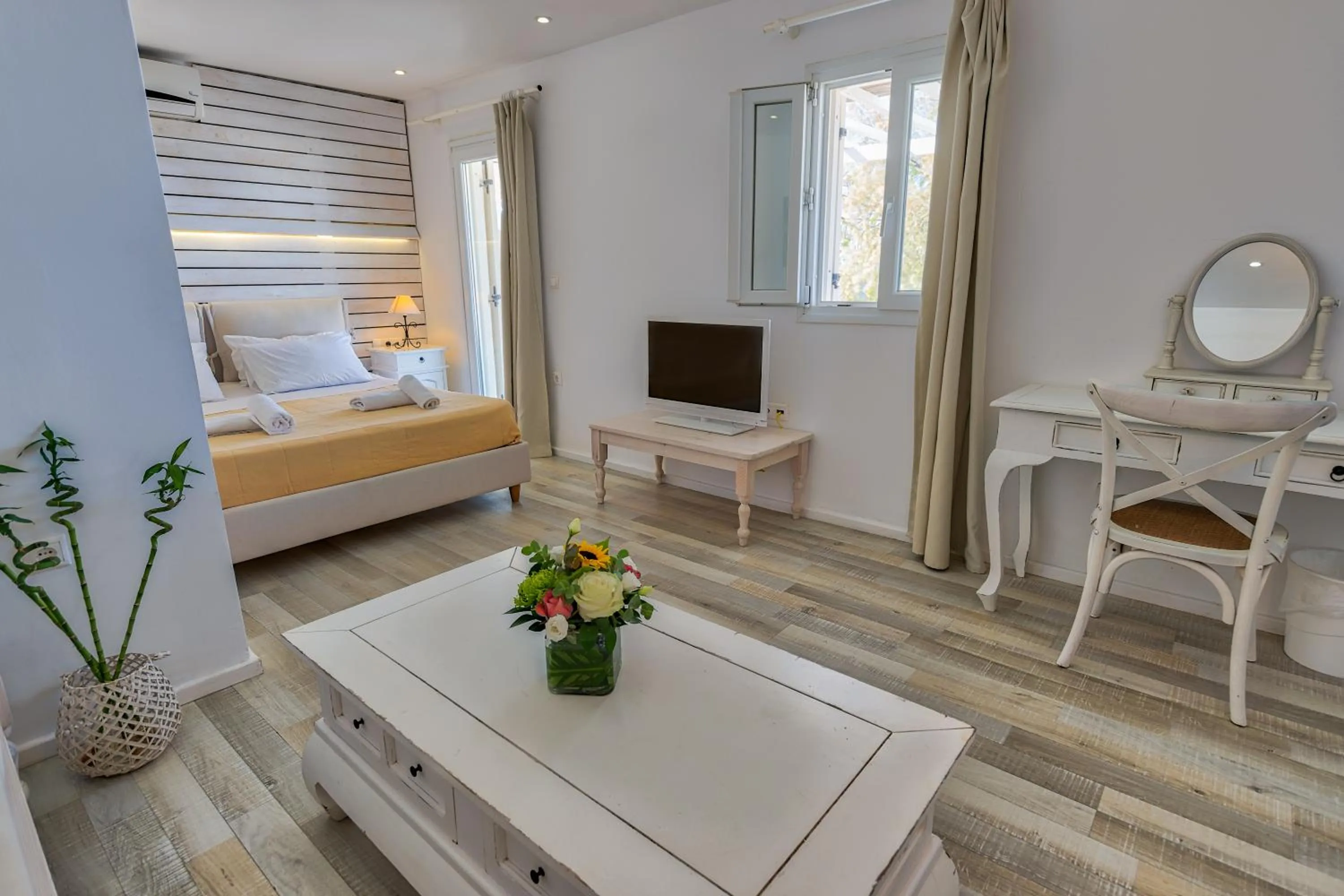Photo of the whole room, Bed in With-inn Mykonos Suites