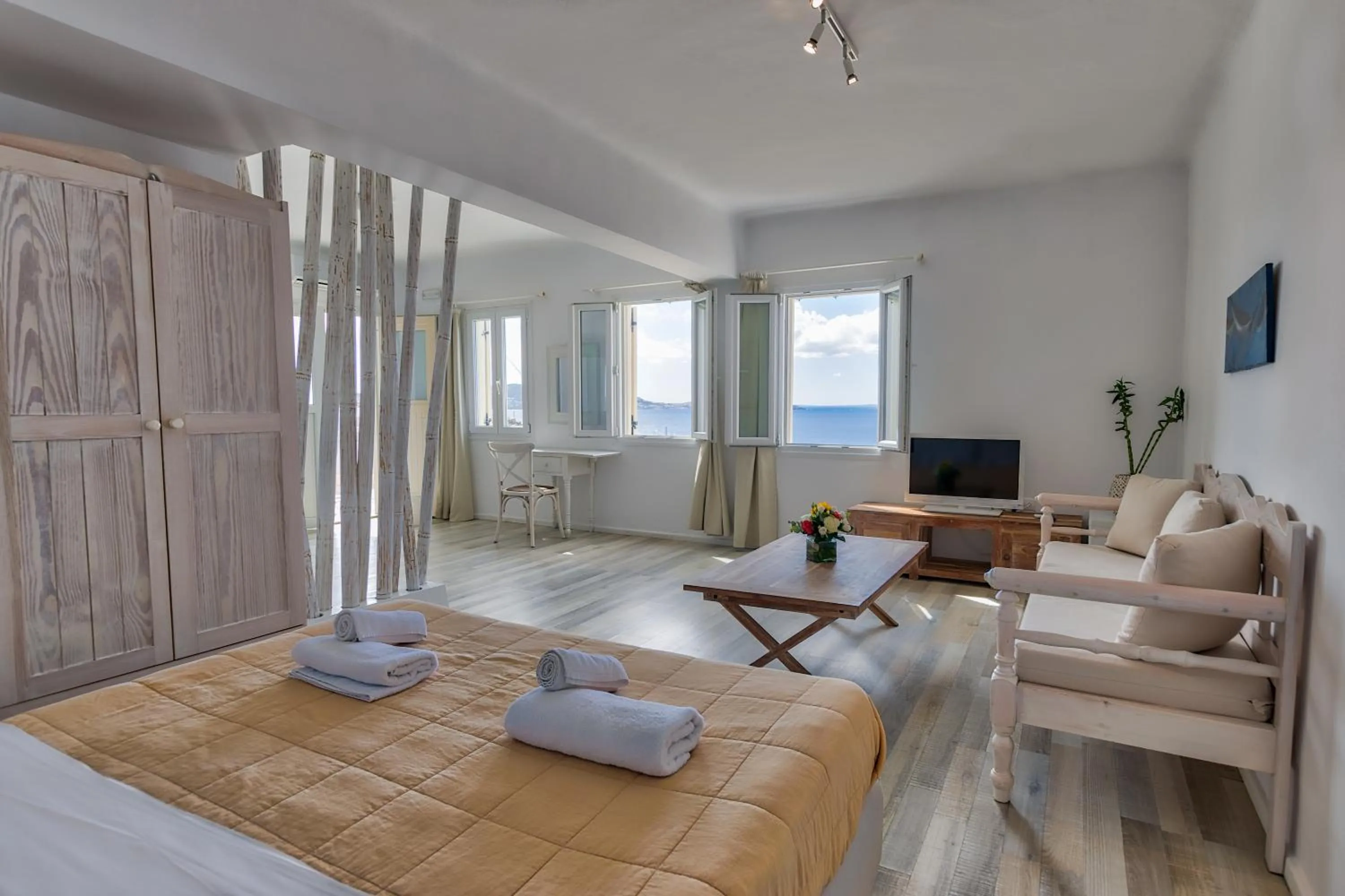 Photo of the whole room, Bed in With-inn Mykonos Suites