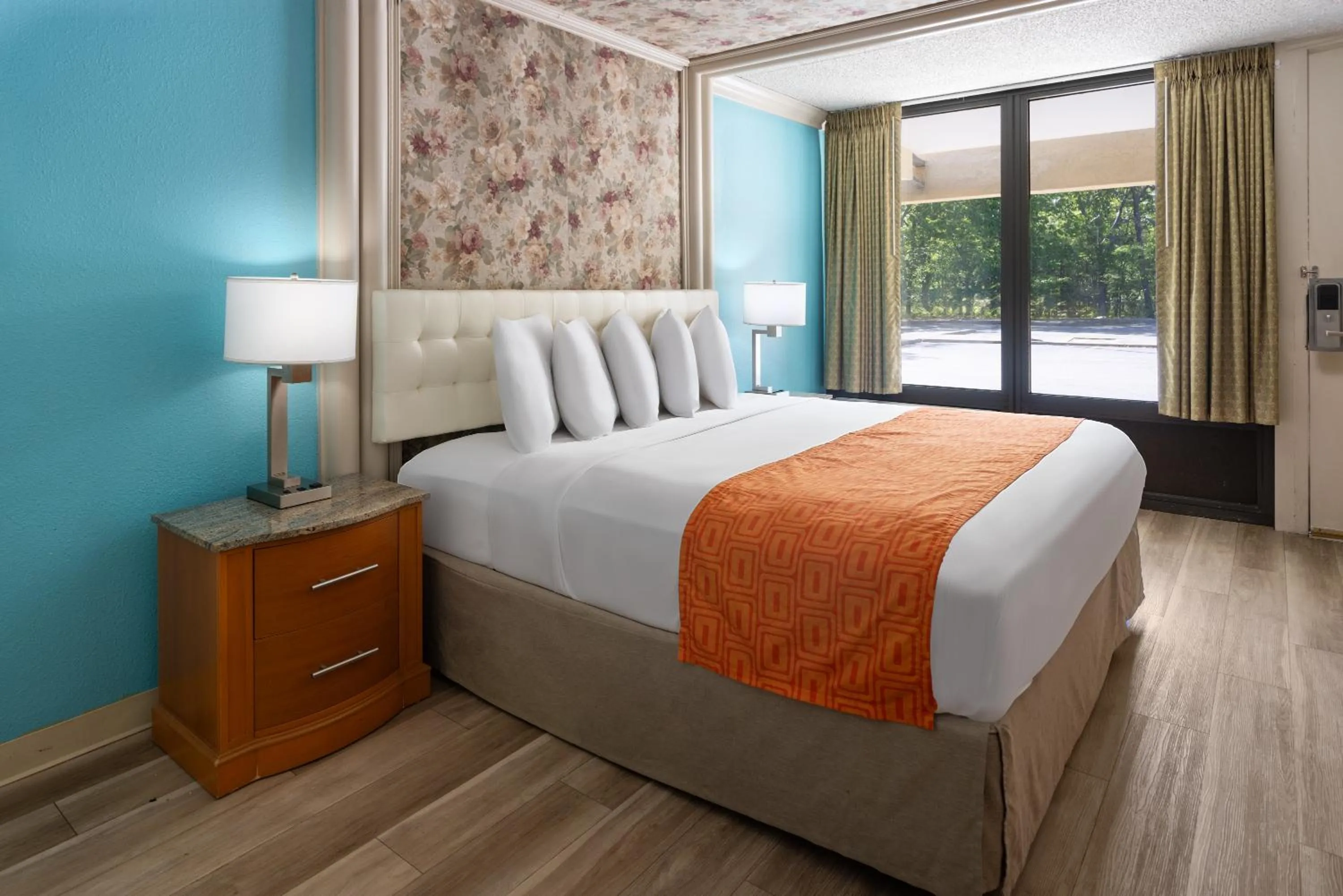 Bedroom, Bed in Inn at Atlantic City Hotel & Banquet